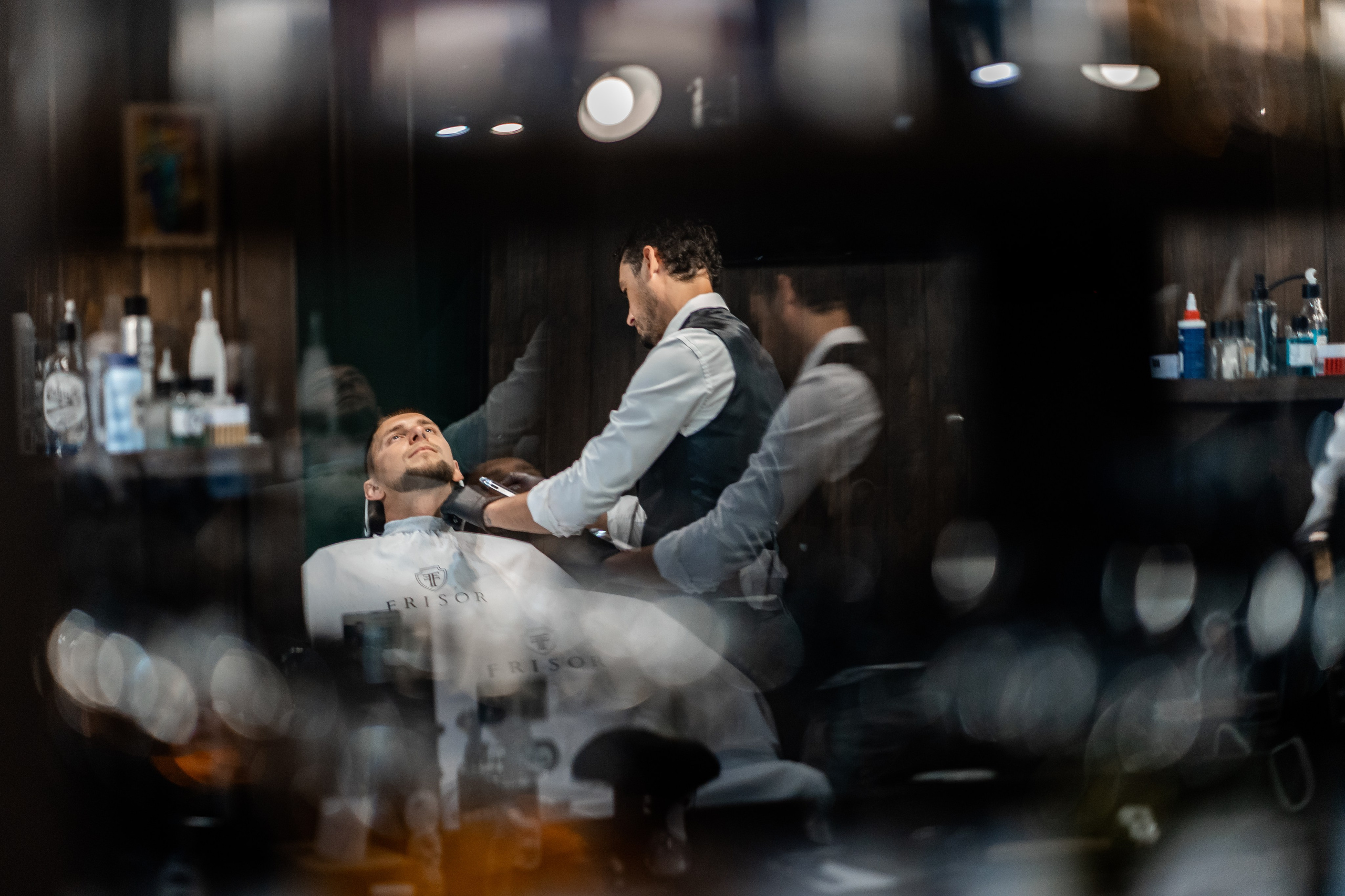 DER SCHÖNSTE HOCHZEITSTAG. Hochzeits- und Reportagefotograf für München, Regensburg, Deutschland RED LINE Media