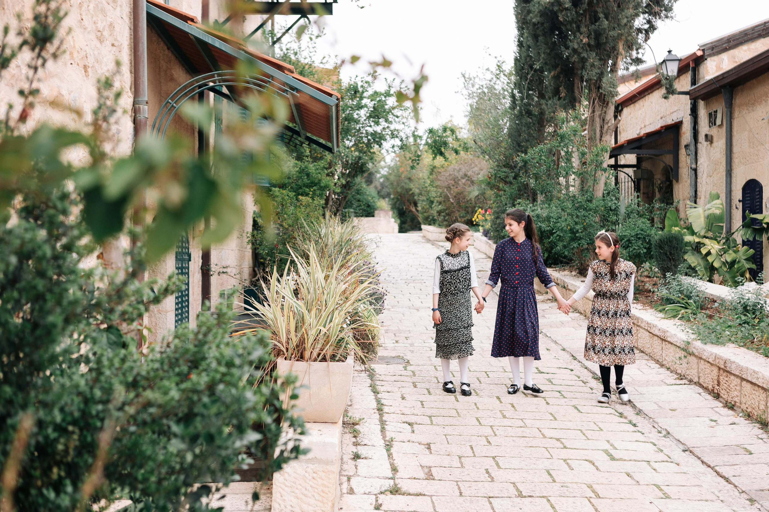 BAT MITZVAH IN YAMIN MOSHE. PHOTOGRAPHER IN ISRAEL