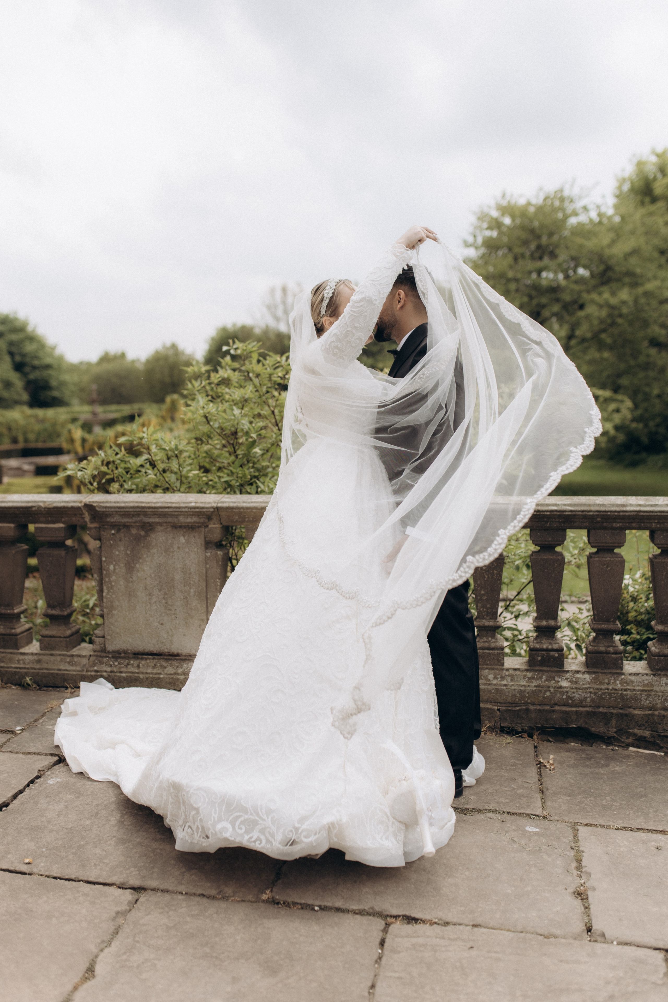 Love in the Garden. Wedding and Portrait Photographer Evie Moon