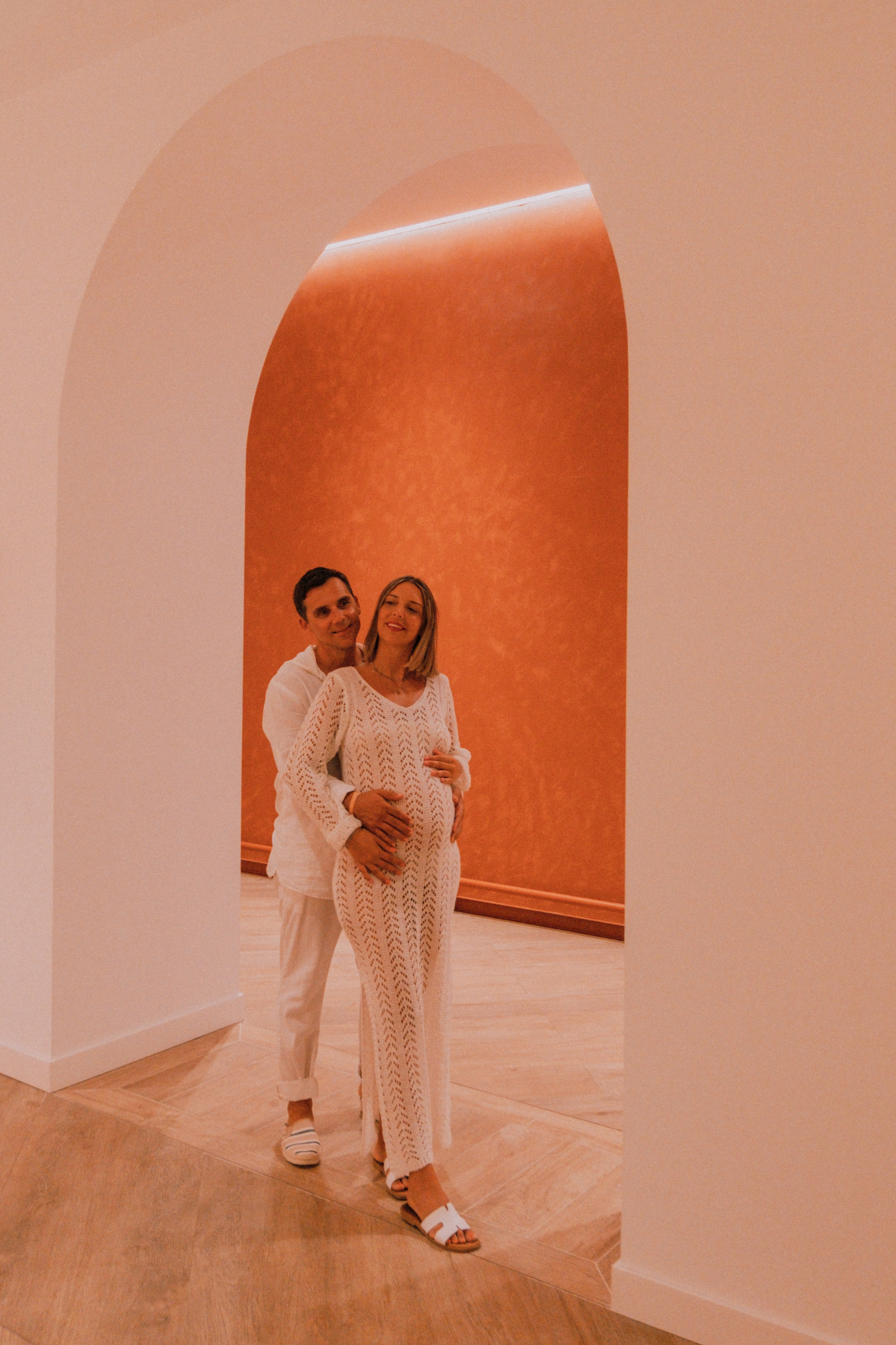 Sesión embarazo en la playa. Fotografía profesional en Calafell - Elena Medvedeva