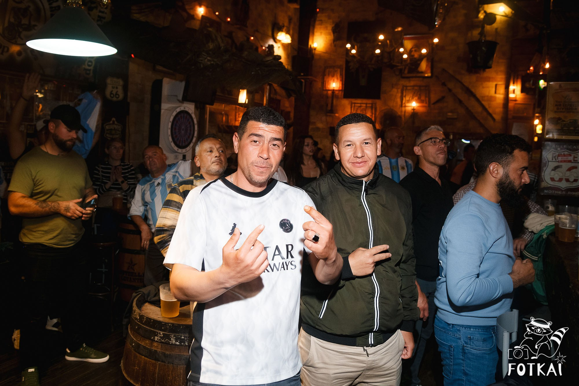 Los Ekilibristas de la Cuerda Floja — Фото с концерта в Торревьехе, 2026 | FOTKAI