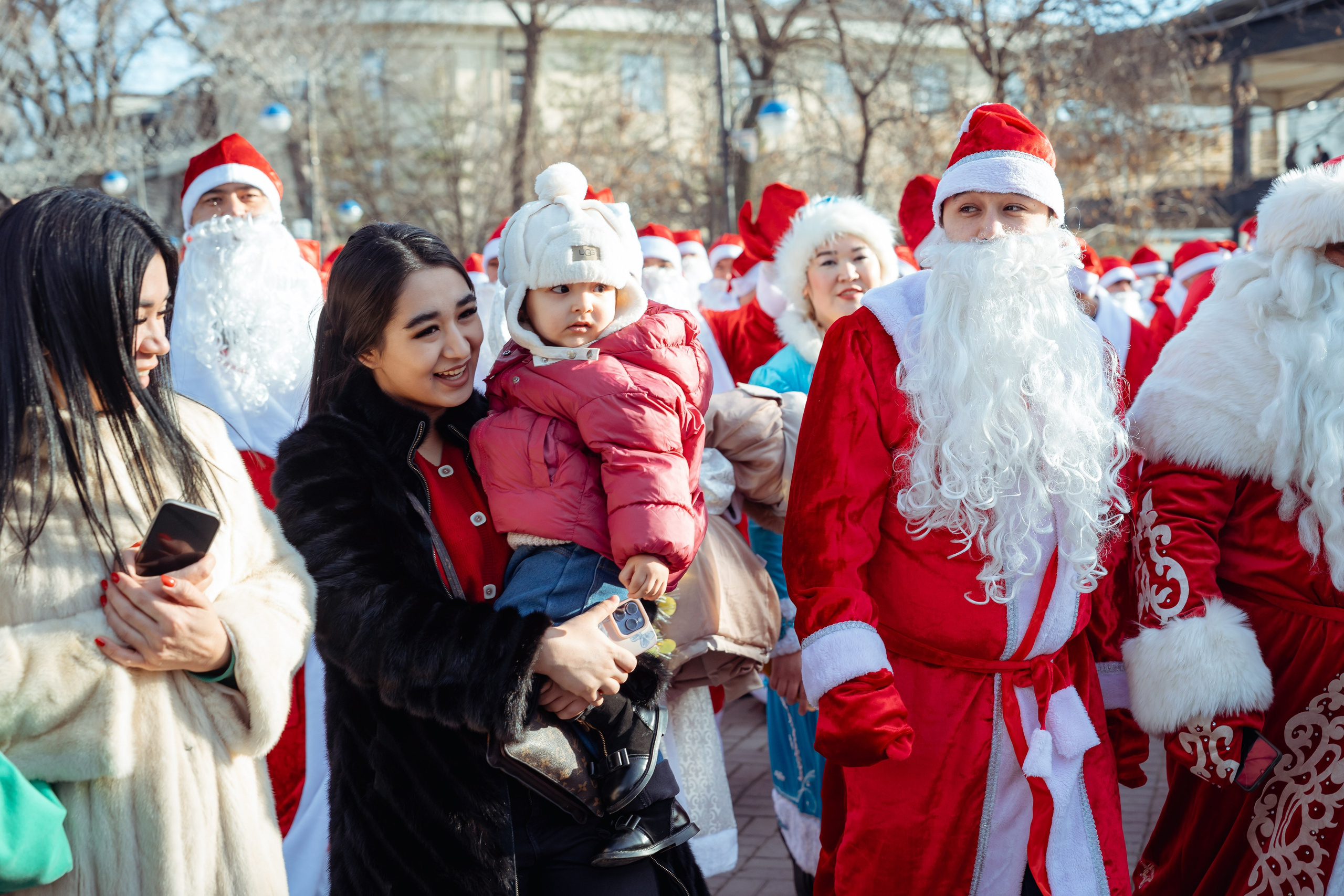 Парад Дедов Морозов. Георгий Намазов | Фотограф в Ташкенте