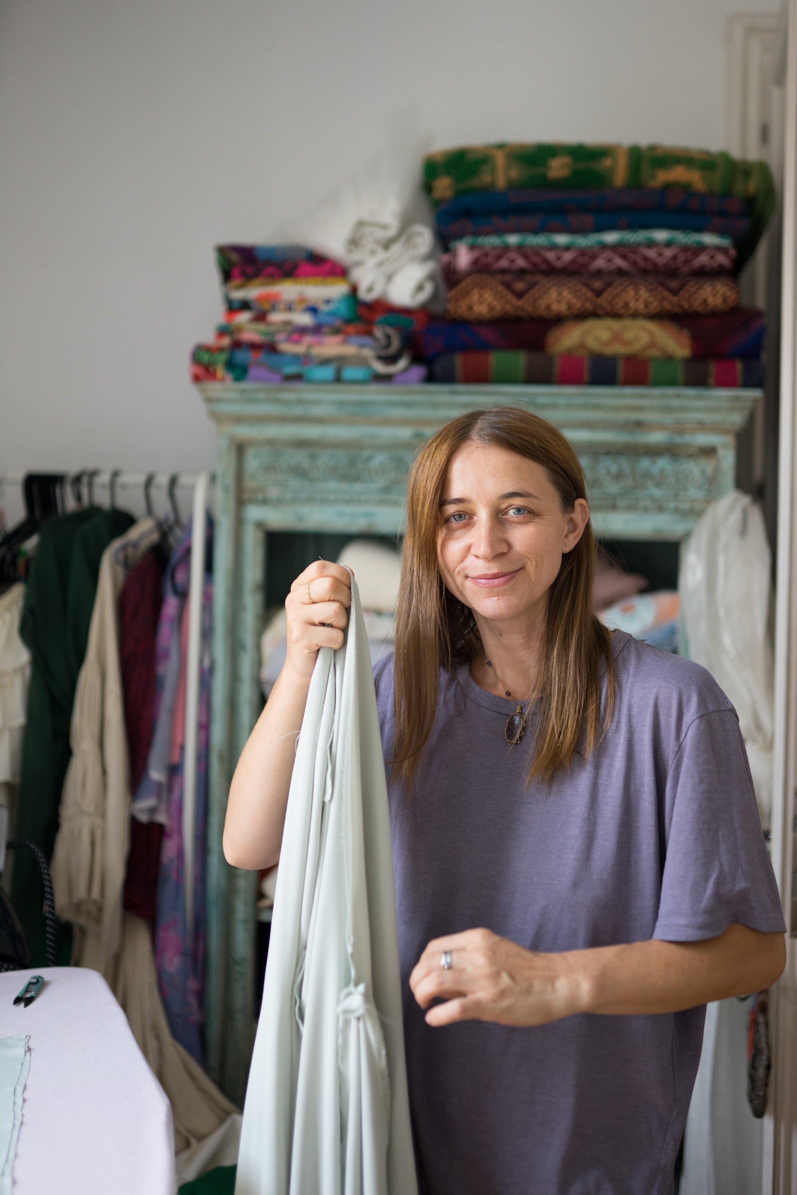 Fotografie de Portret Brașov | Artist Mădălina Beda. Madalina Beda- Artist vizual, fotograf, doula la nastere, consultant babywearing Brasov si in toata tara