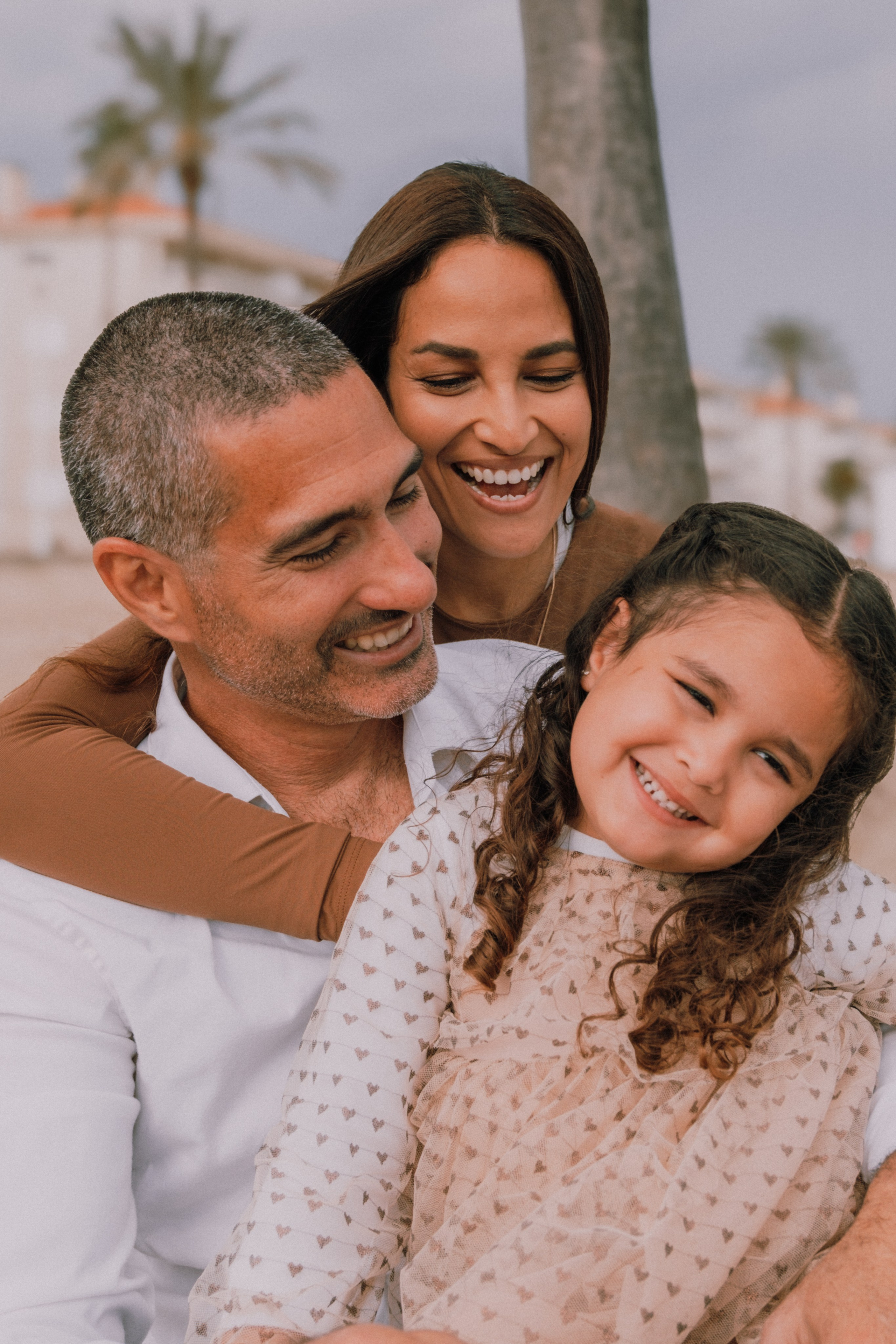 Sesión familiar en la playa. Fotografía profesional en Calafell - Elena Medvedeva