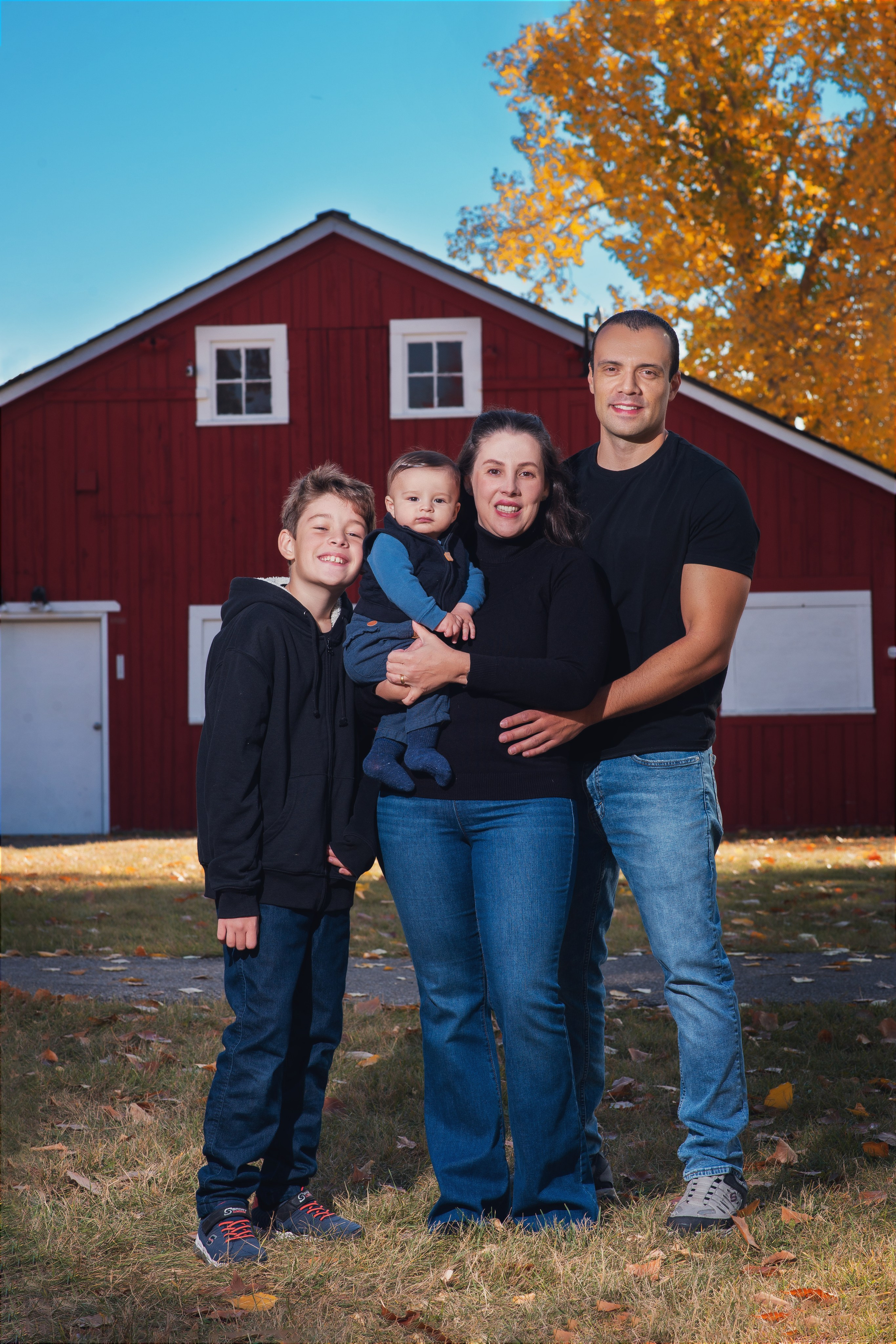 Manuela’s Family. Carlos Lima Photography — Photographer in Calgary