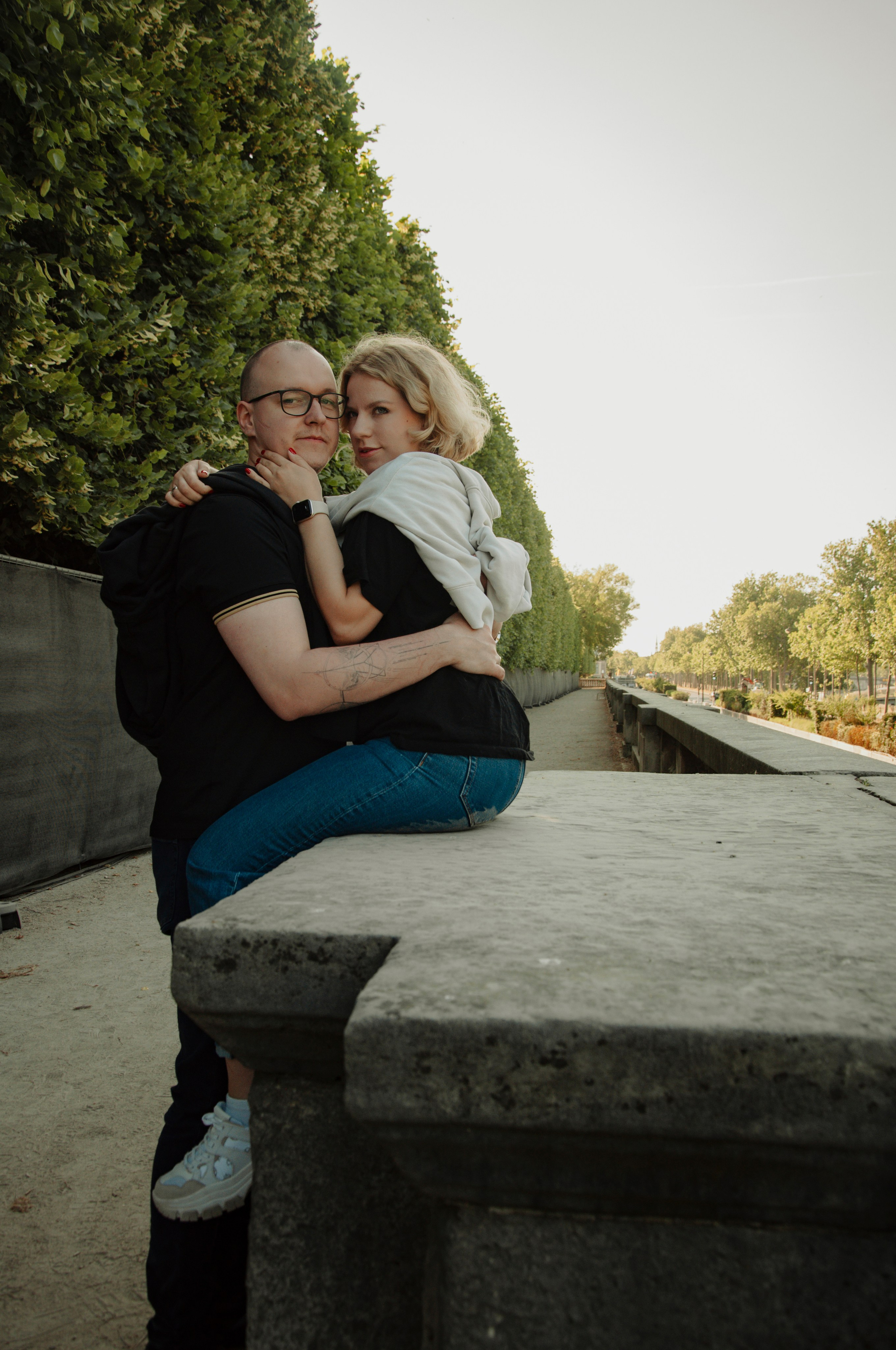 Couple photoshoot near the Louvre. Paris photographer — Polina Osipova