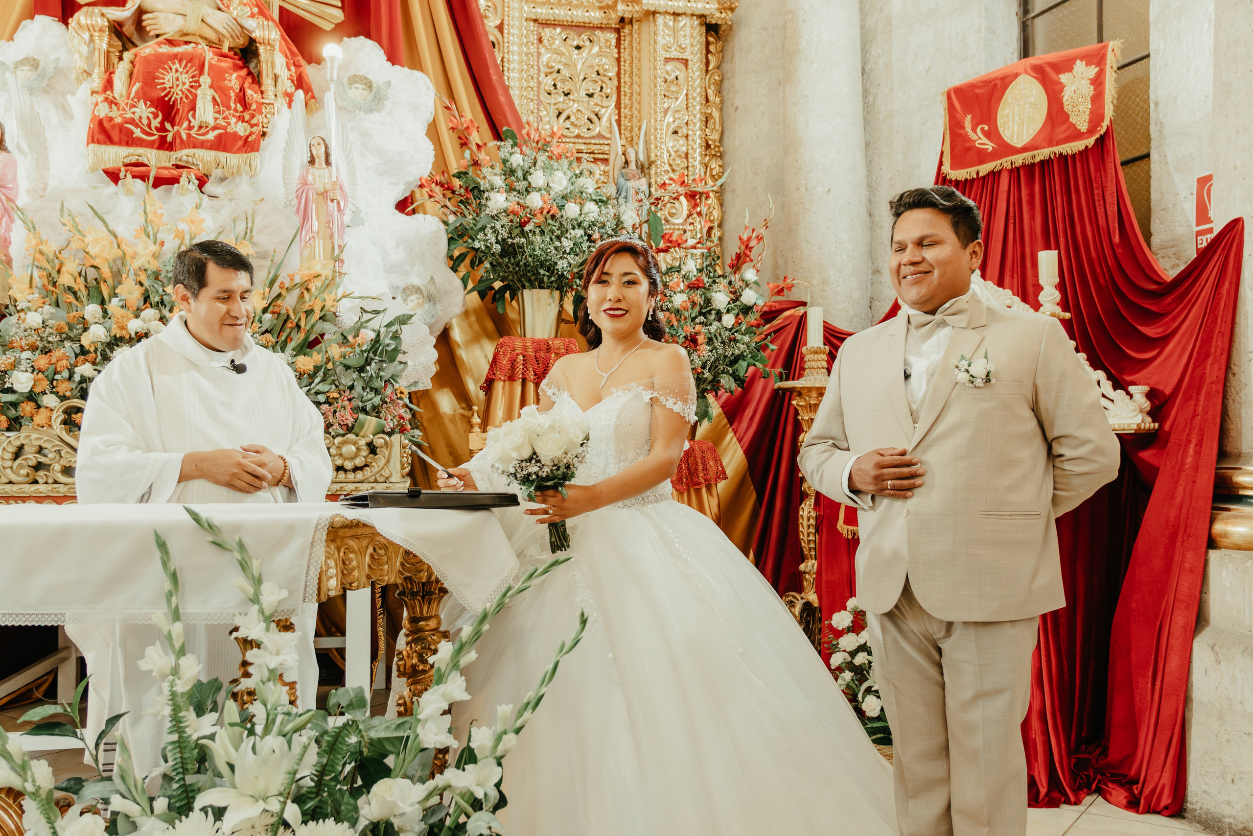 VANESSA + FRANKLIN BODA RELIGIOSA. Studio KVTA | Fotografía y Video de Bodas en Arequipa