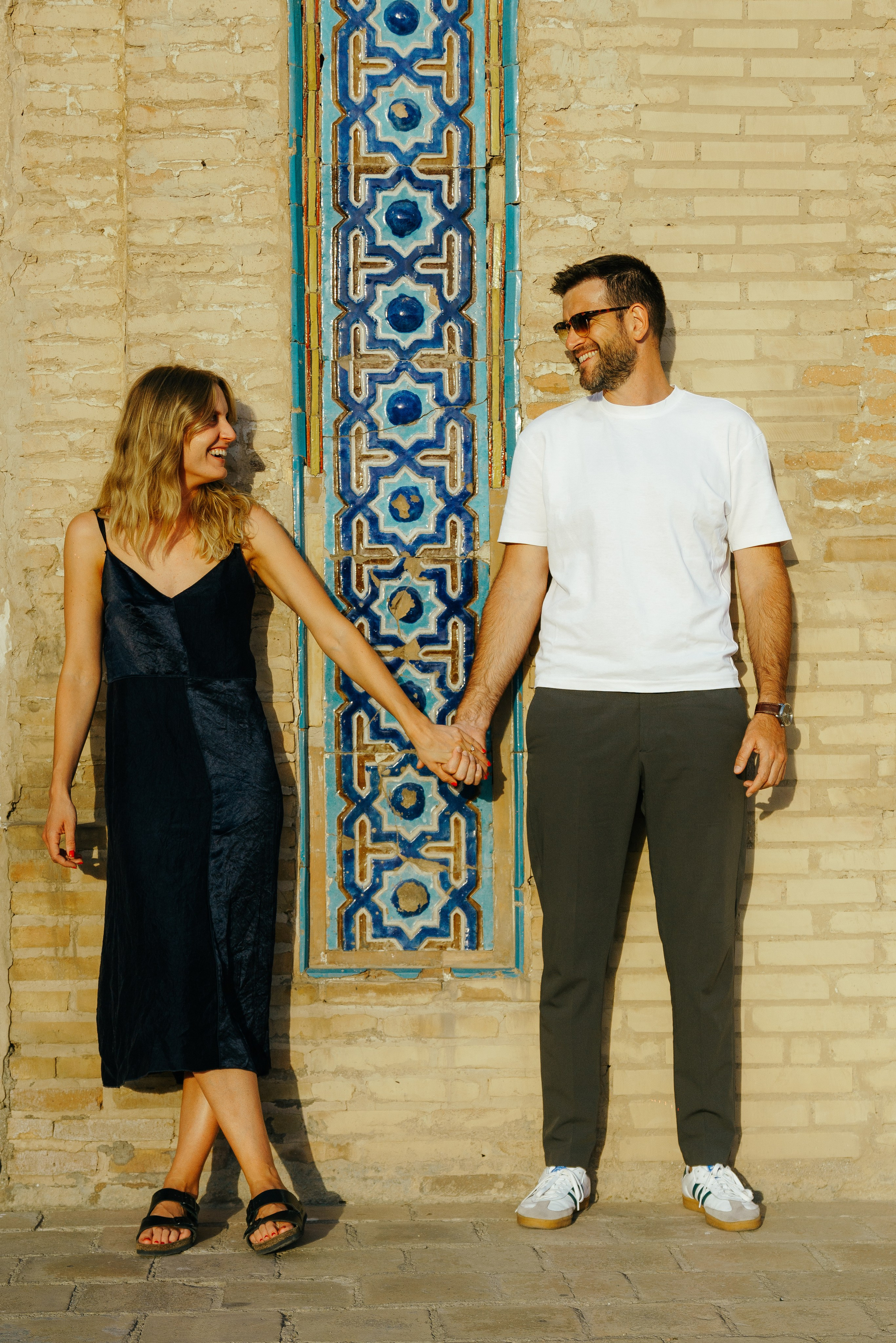 Love Story photoshoot in Samarkand with the backdrop of Gur-Emir. Photographer in Uzbekistan and Samarkand Djasur Marupov