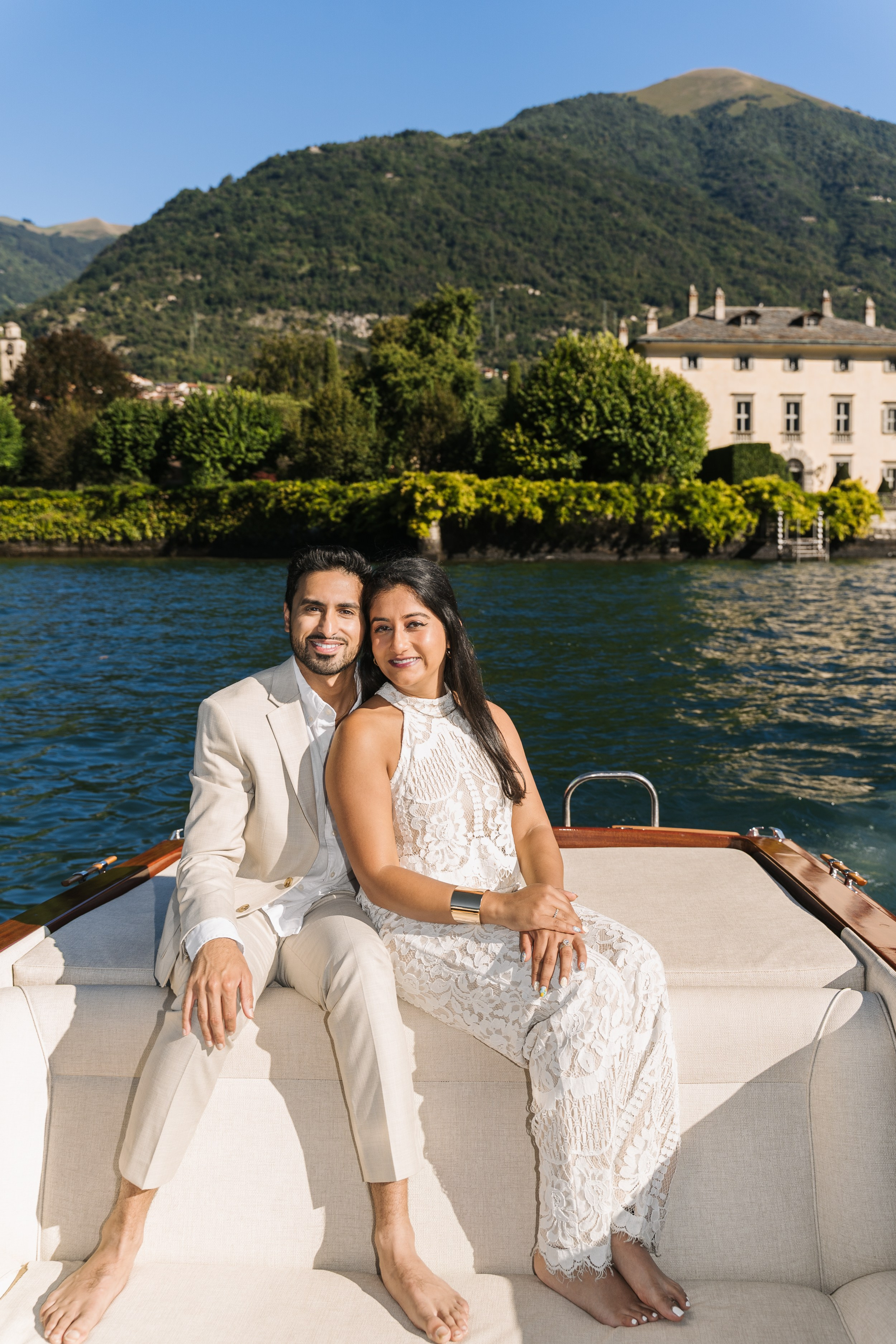 Boat Tour Anniversary in Lake Como. Proposal Photographer in Lake Como