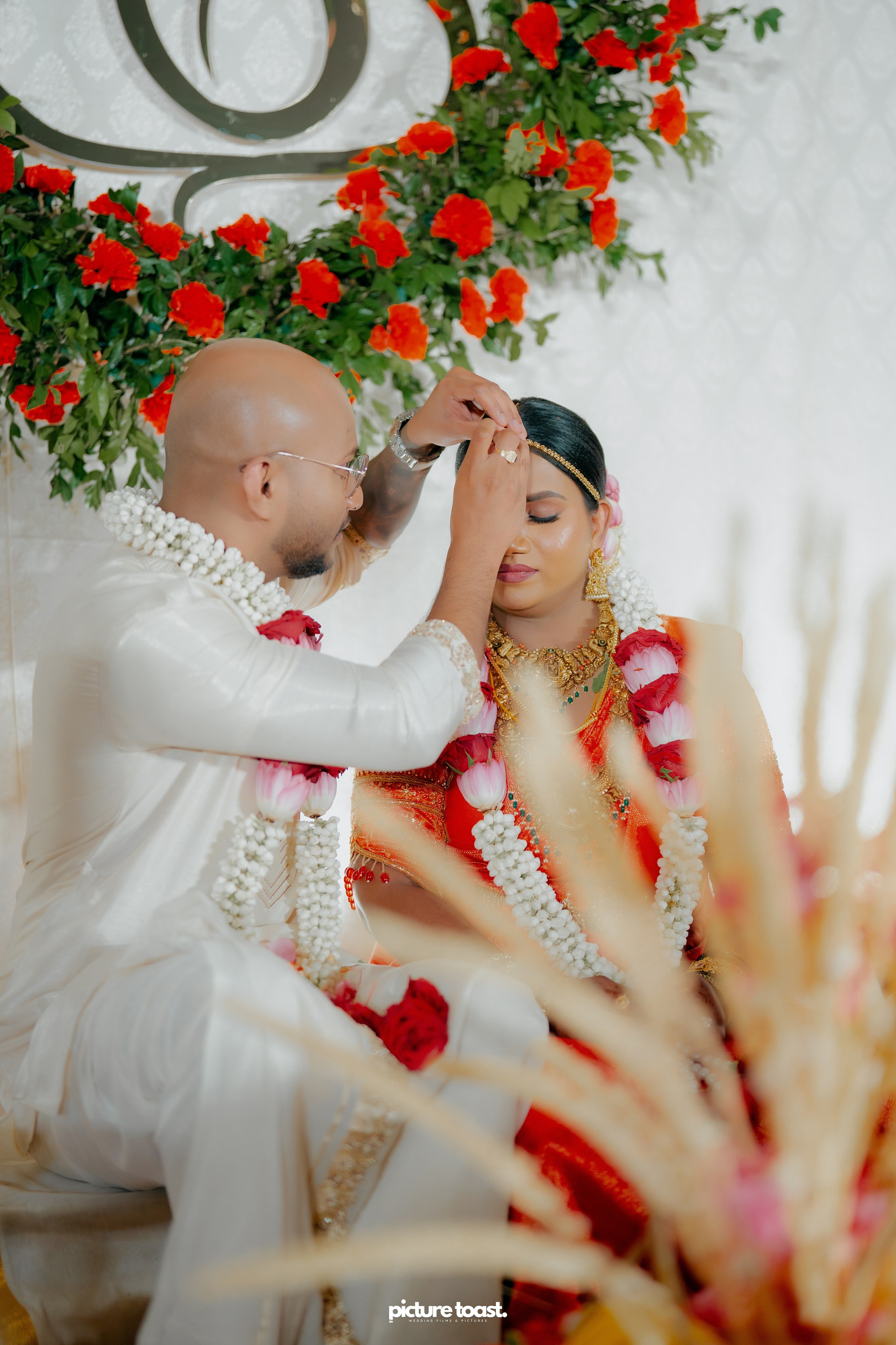 Traditional Kerala Hindu Wedding Ft. Anusree & Vishnu. Fine art Wedding Photographers in India & Canada