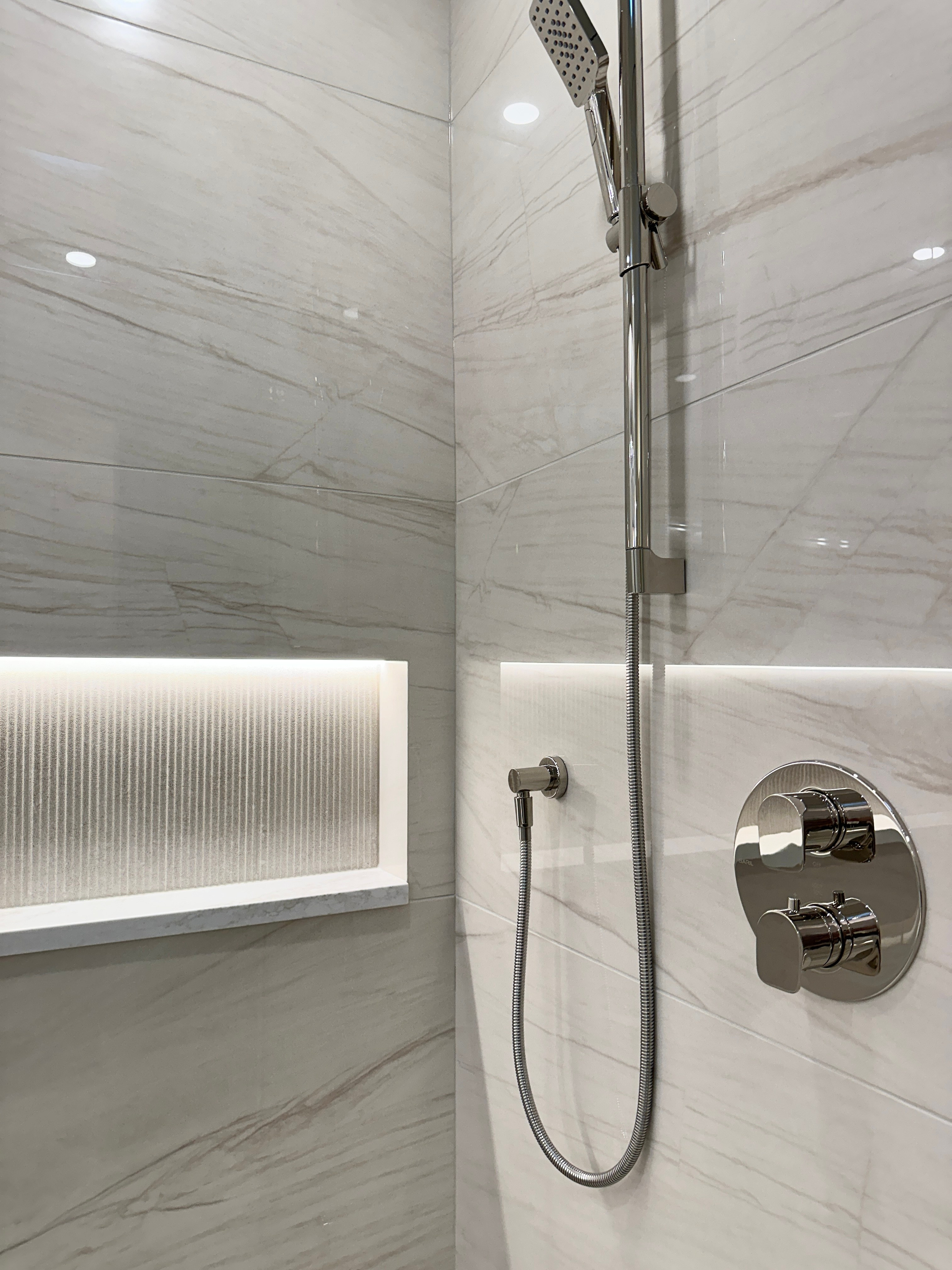 Bathrooms & Showers. Moroz Building Solutions LTD