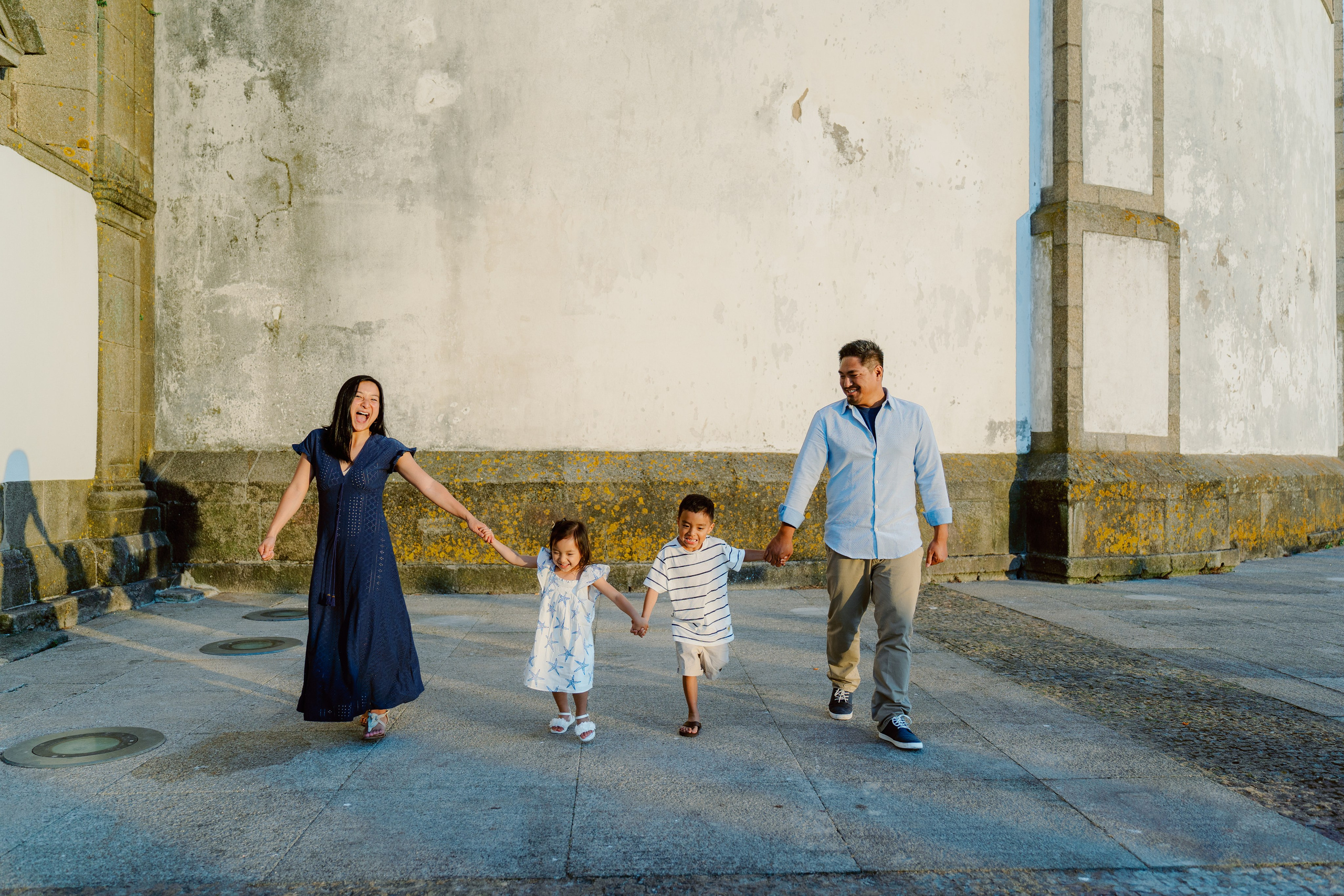 Family photo shoot in Porto. Photographer in Portugal Polina Gotovaya
