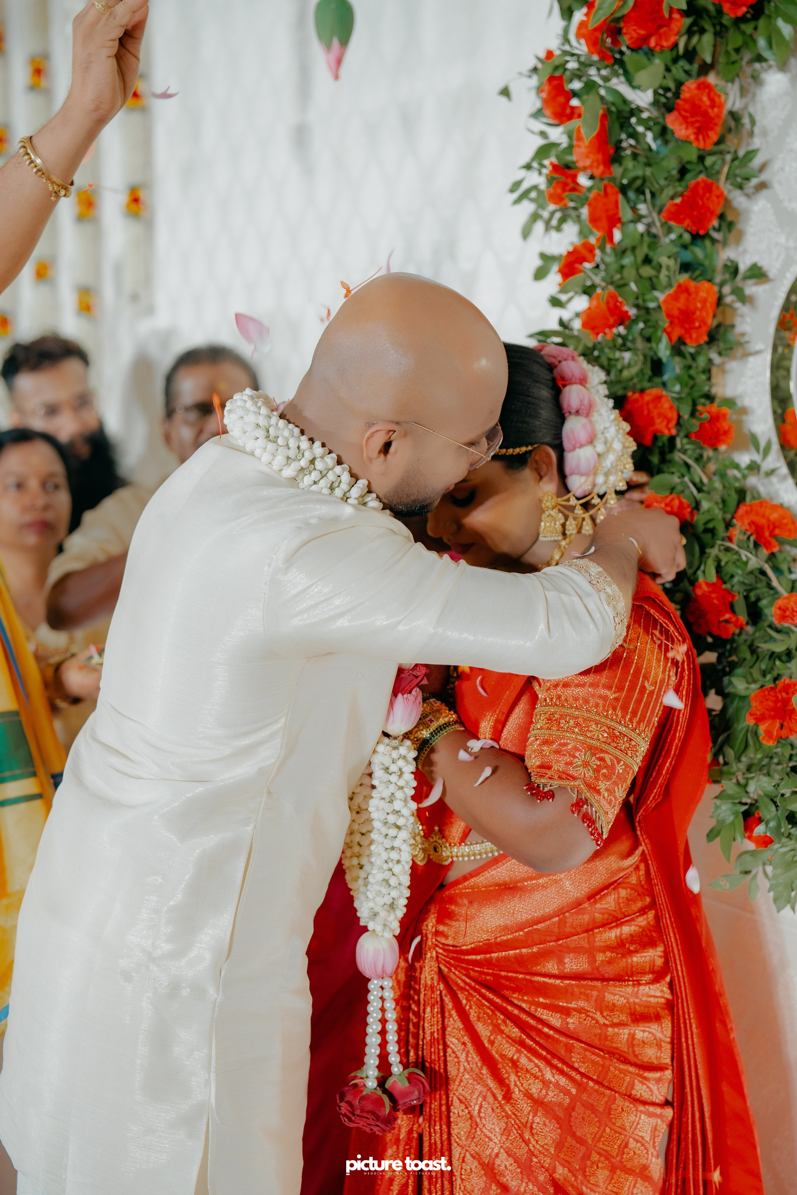 Traditional Kerala Hindu Wedding Ft. Anusree & Vishnu. Fine art Wedding Photographers in India & Canada
