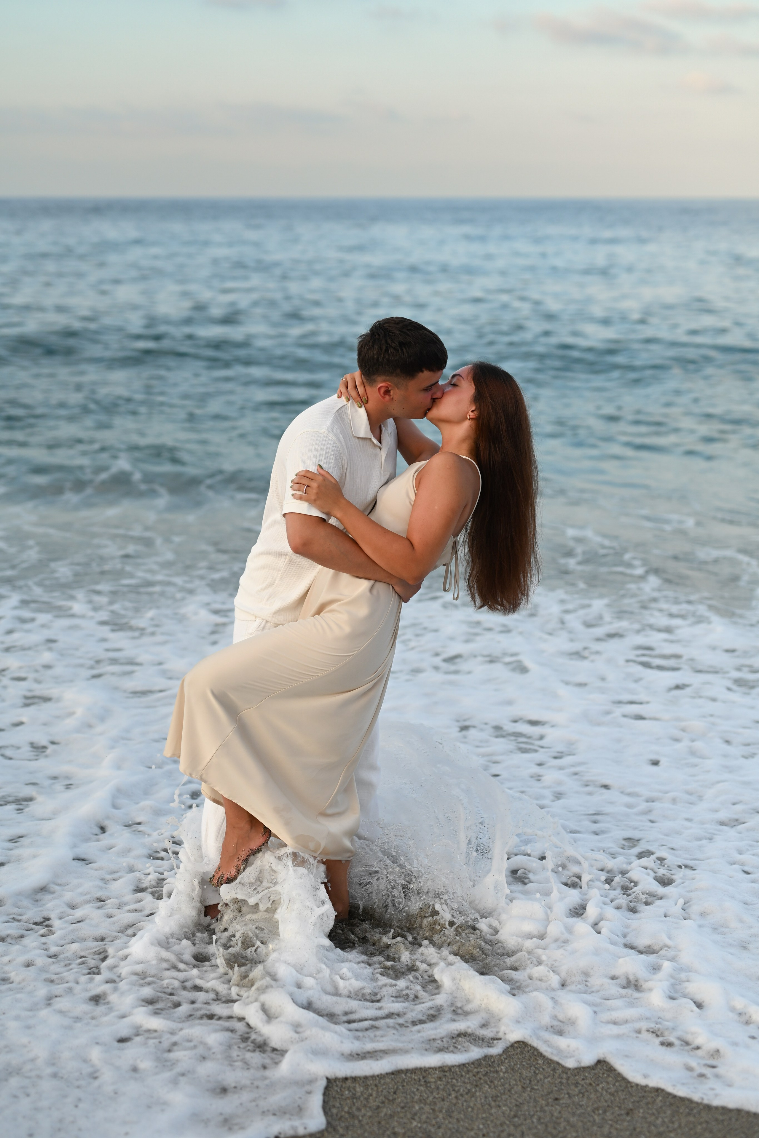 Love story на пляже Улаш. Photographer in Alanya, Side, Manavgat. Türkiye