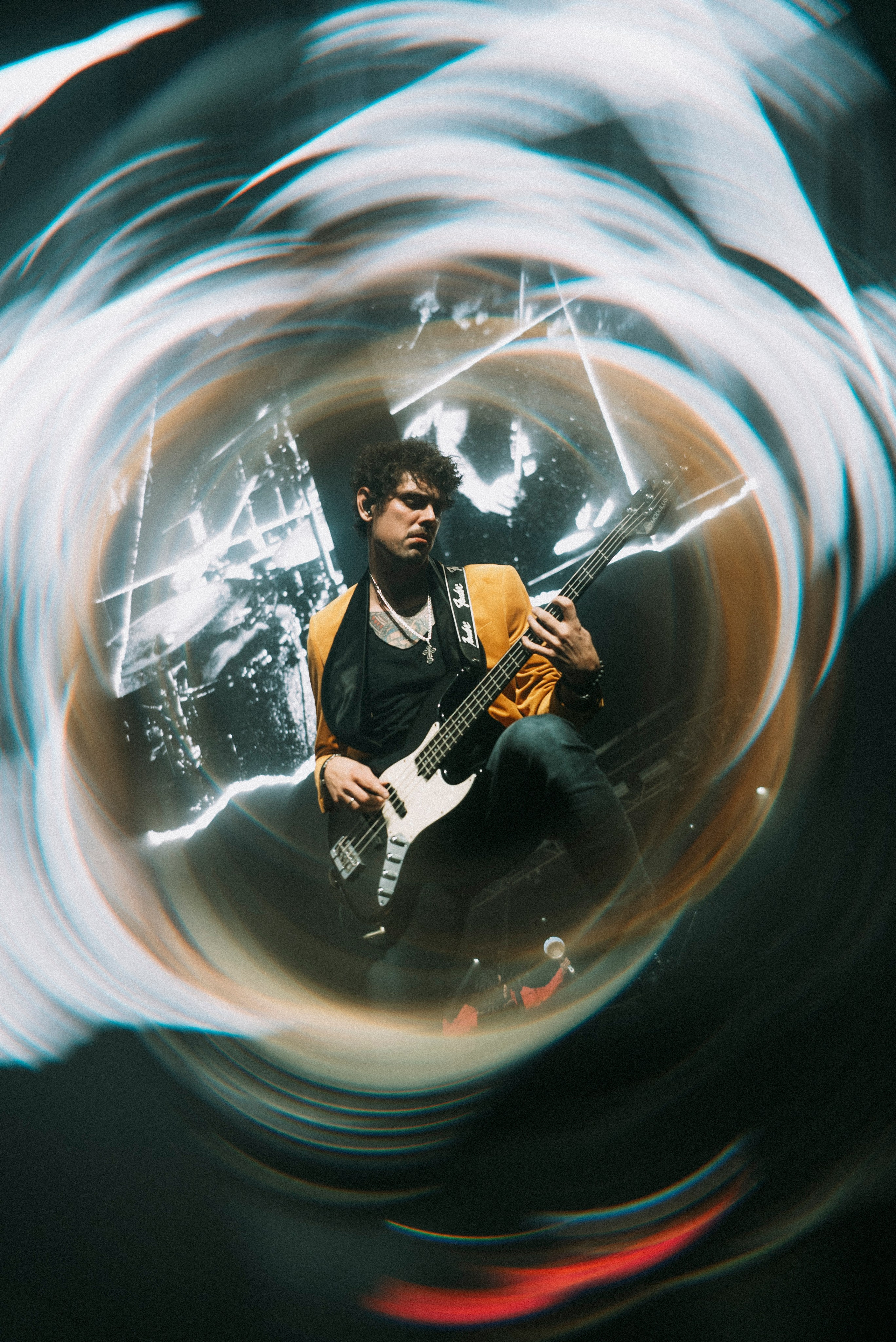 2025. Стрит-фотография, полная абсурда, идиотизма и красоты