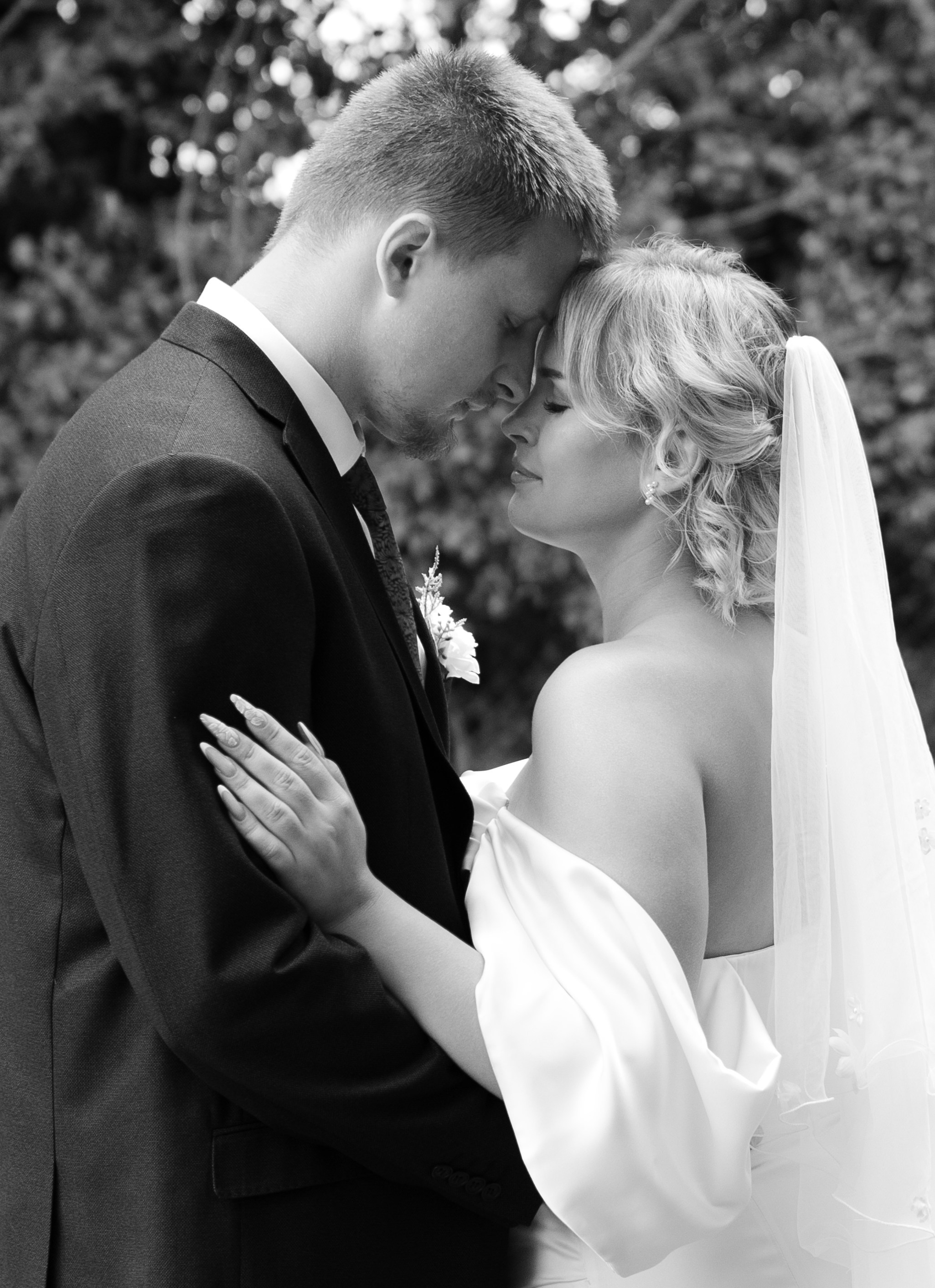 Wedding. Women’s photographer in Coventry, UK. Boudoir and portraits are my focus; I also capture couples, mini weddings, maternity & newborns