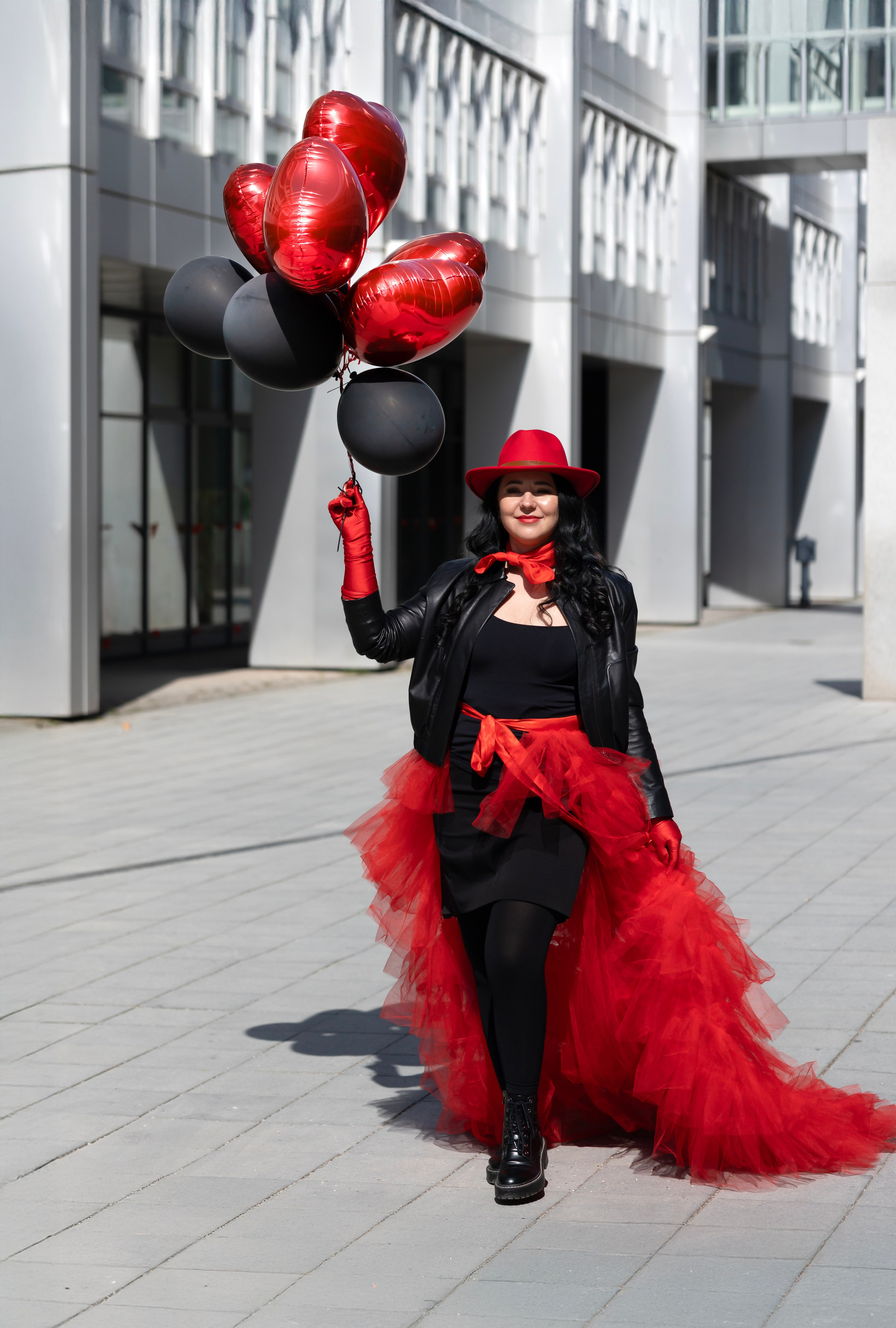 Balloons and red skirt. Фотограф в Мюнхене