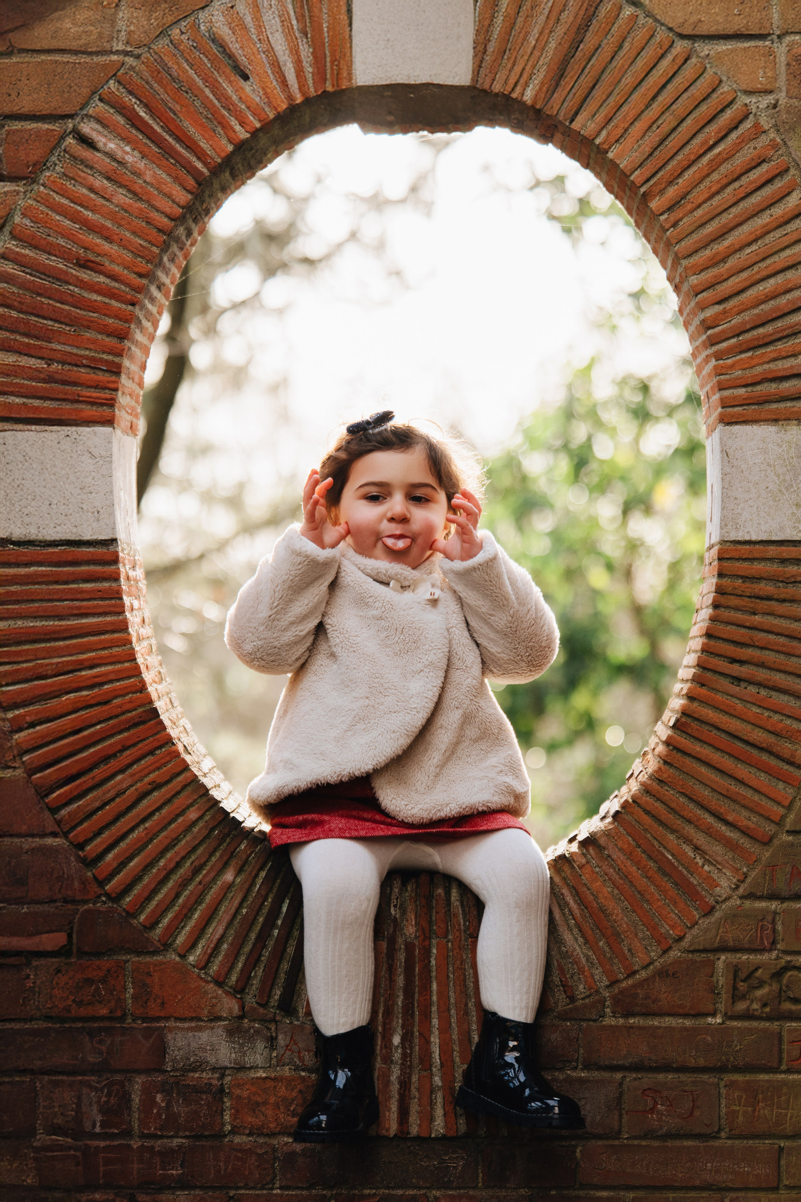 Сhild photoshoot in London’s The Hill Garden and Pergola. Wedding and family photographer in London