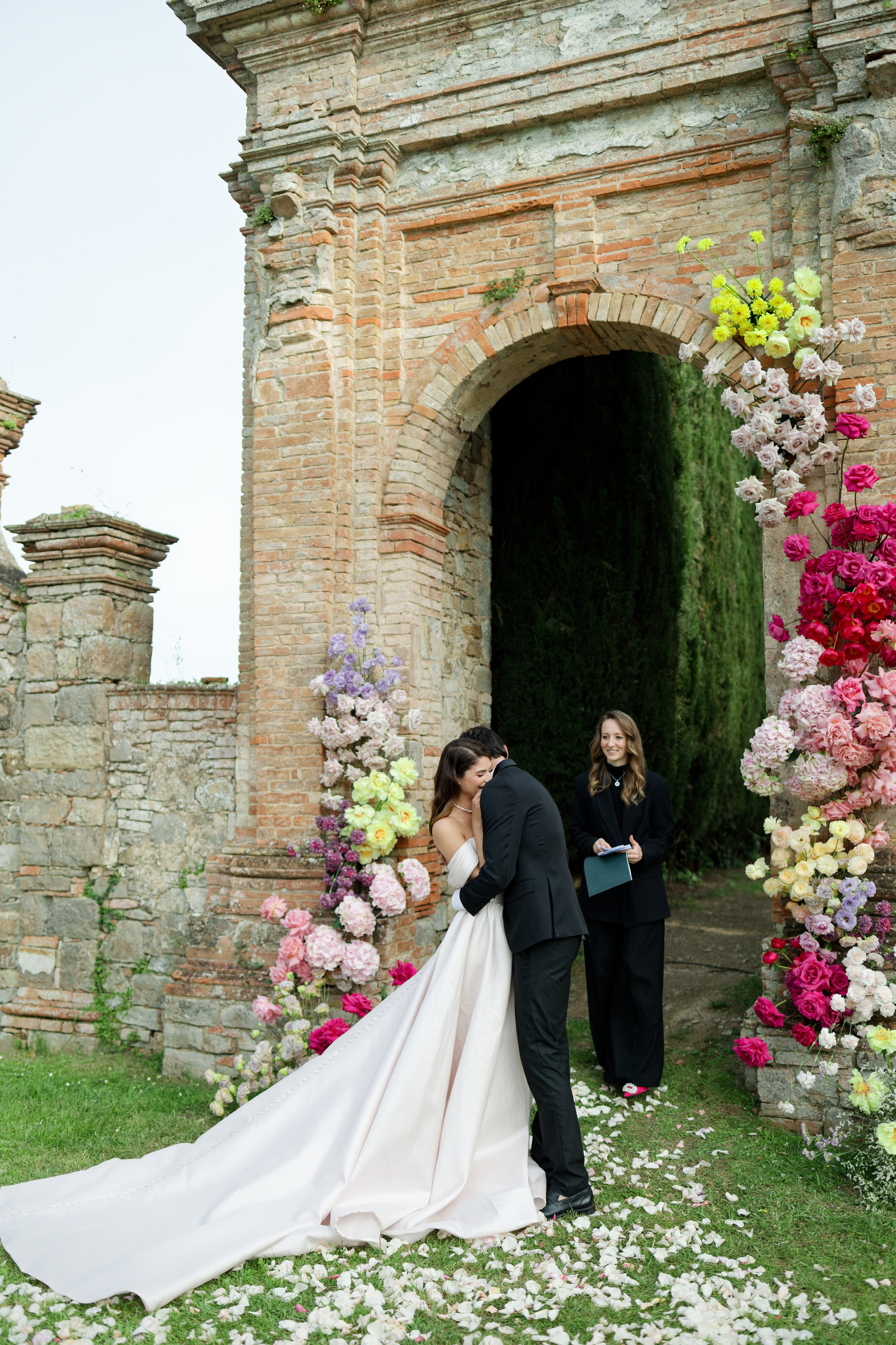 Wedding editorial at Villa di Geggiano, Tuscany, Italy