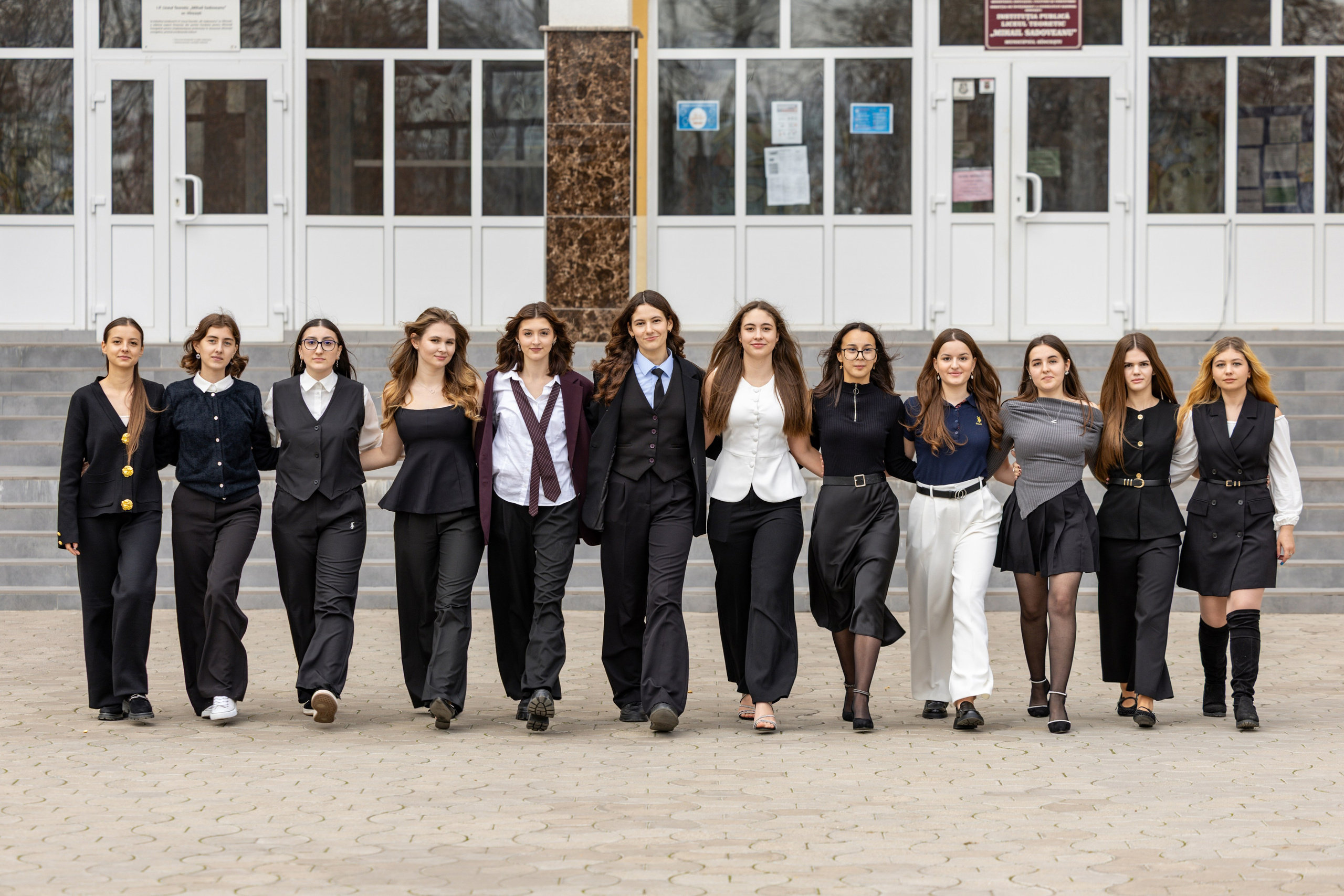Recenzii. Albume de absolvire: gradinita, gimnaziu, liceu. Venete in Moldova