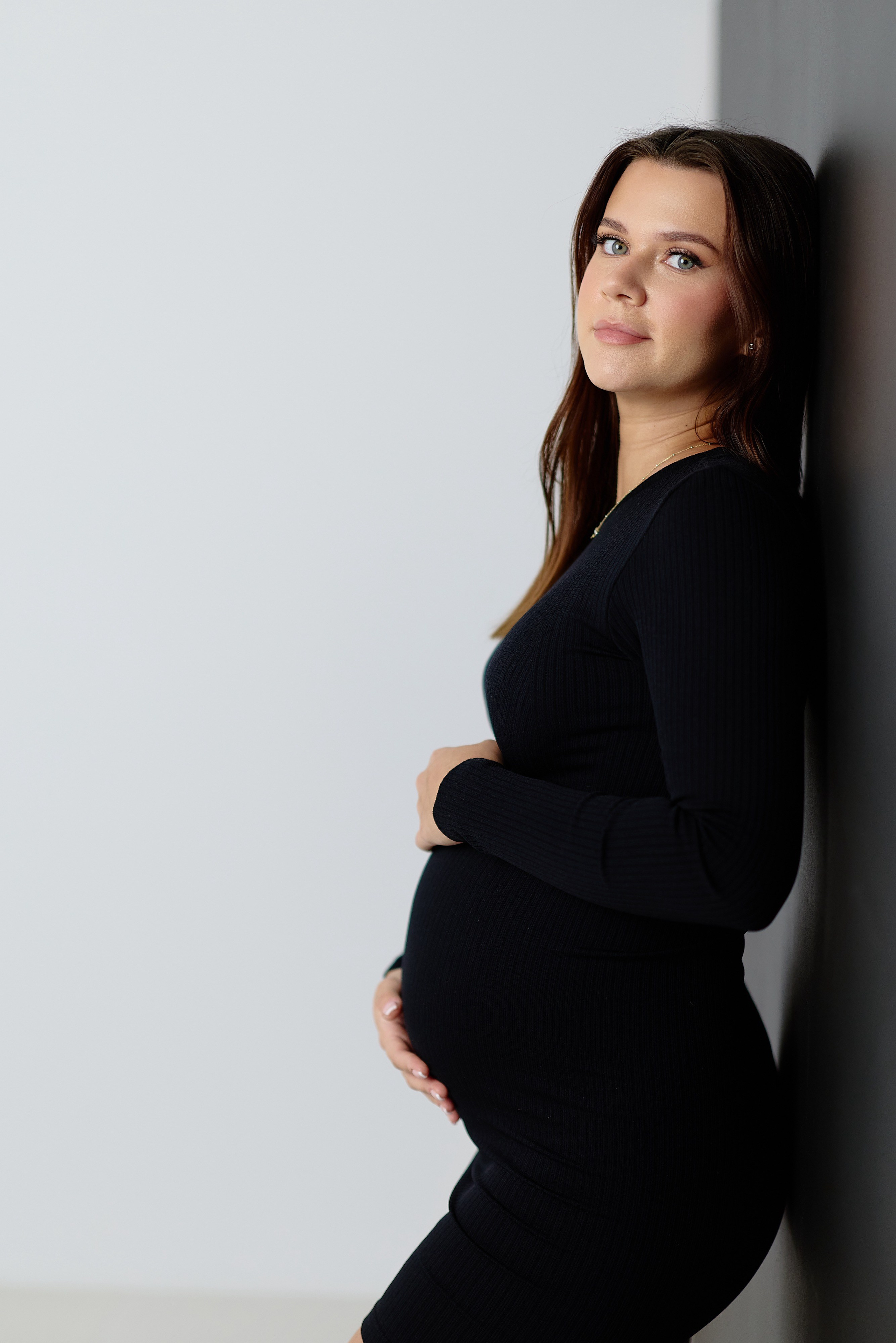 Sesja-brzuszkowa-w-studio. Daniel Chróściel Studio Myslub Fotografia i wideo ślubne