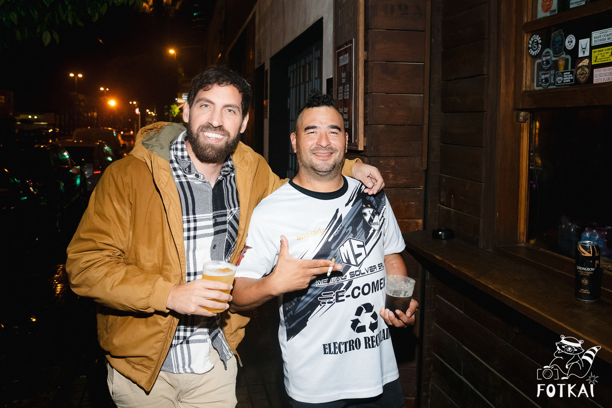 Los Ekilibristas de la Cuerda Floja — Фото с концерта в Торревьехе, 2026 | FOTKAI