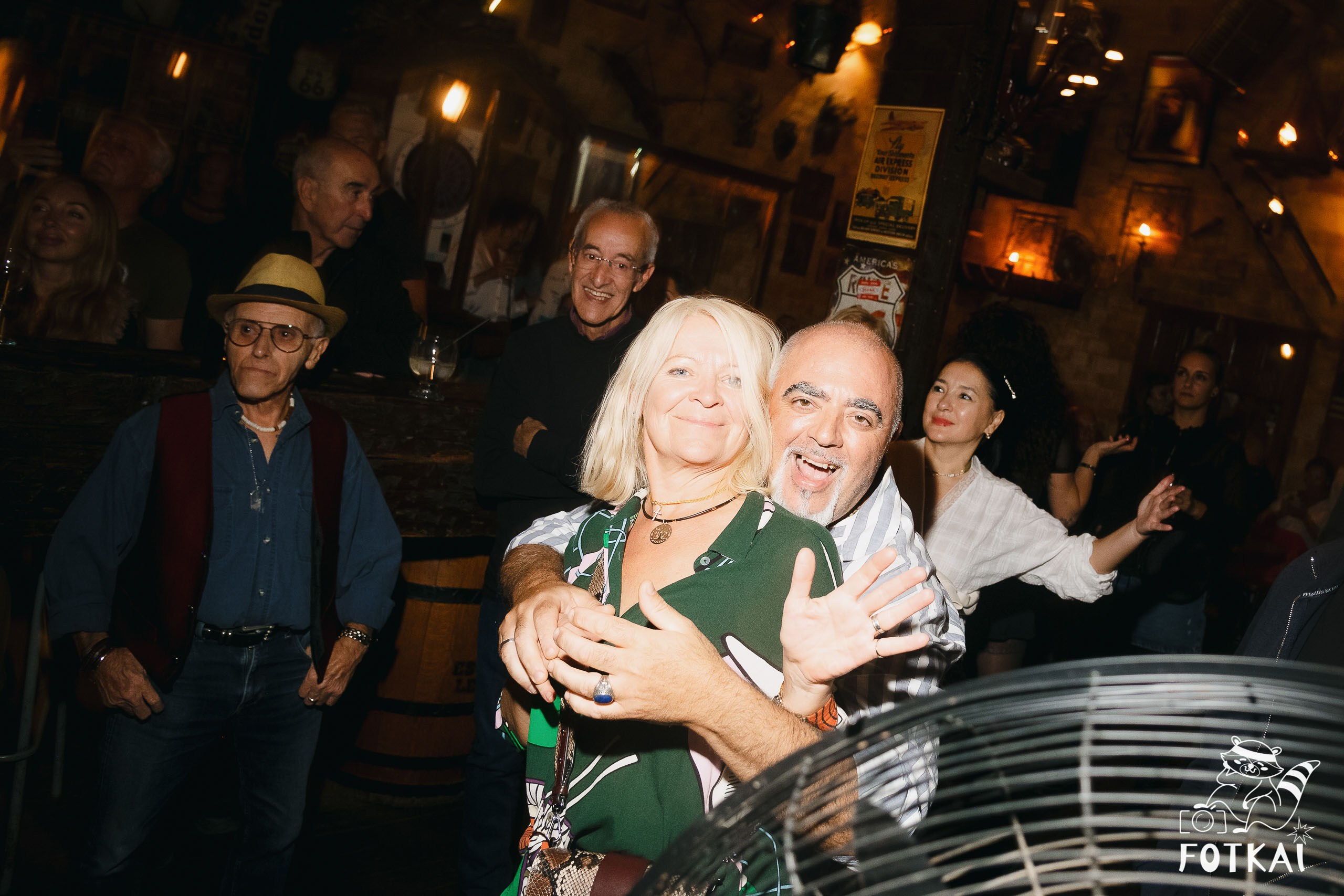 Фоторепортаж JAM Night в El Paso Bar, Torrevieja — живая музыка и атмосфера Коста-Бланки | FOTKAI