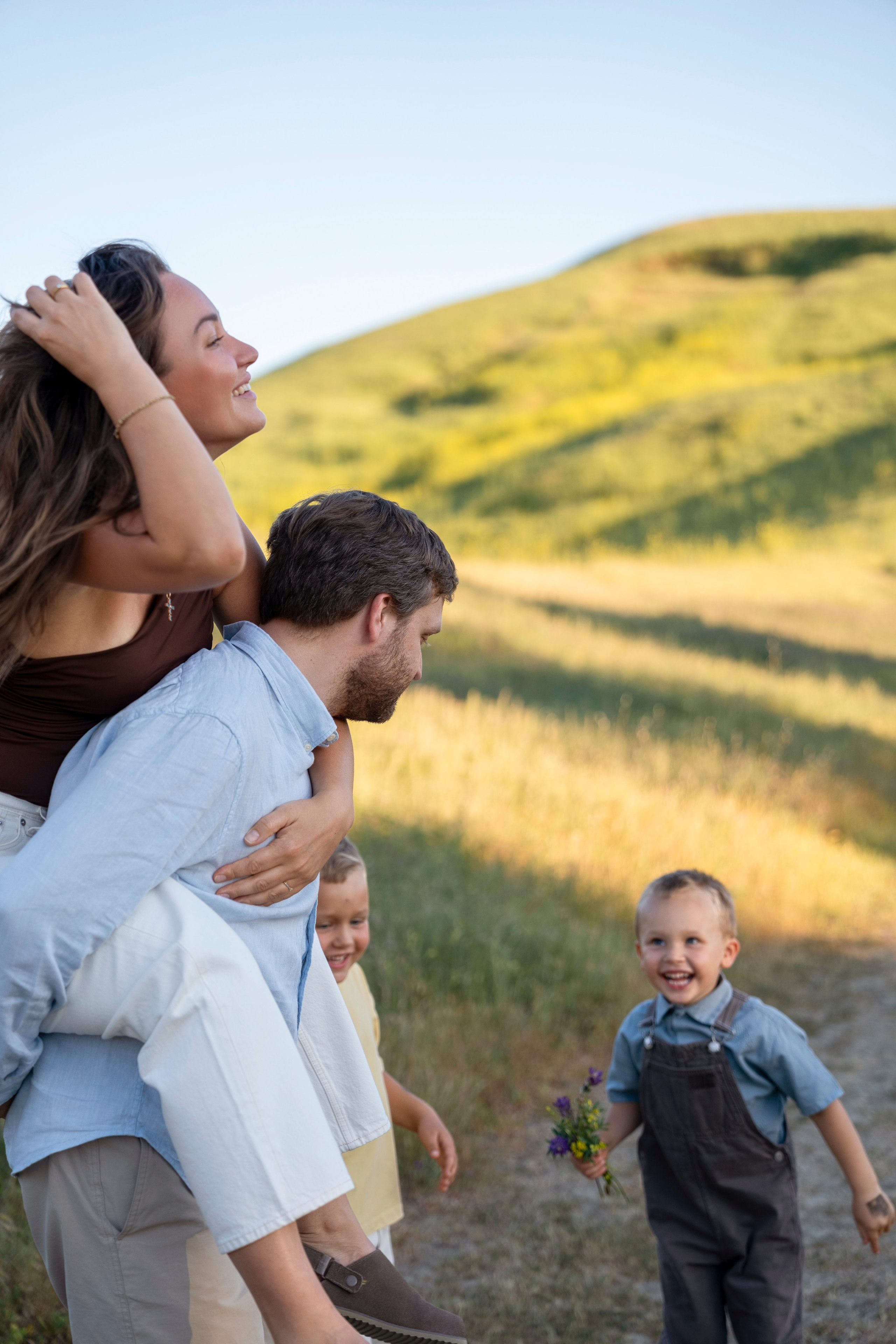 Lifestyle family session, candid family moments, outdoor family portraits, family photo shoot, natural family photos, kids and parents. Bay Area Photographer: family, maternity, love story, wedding