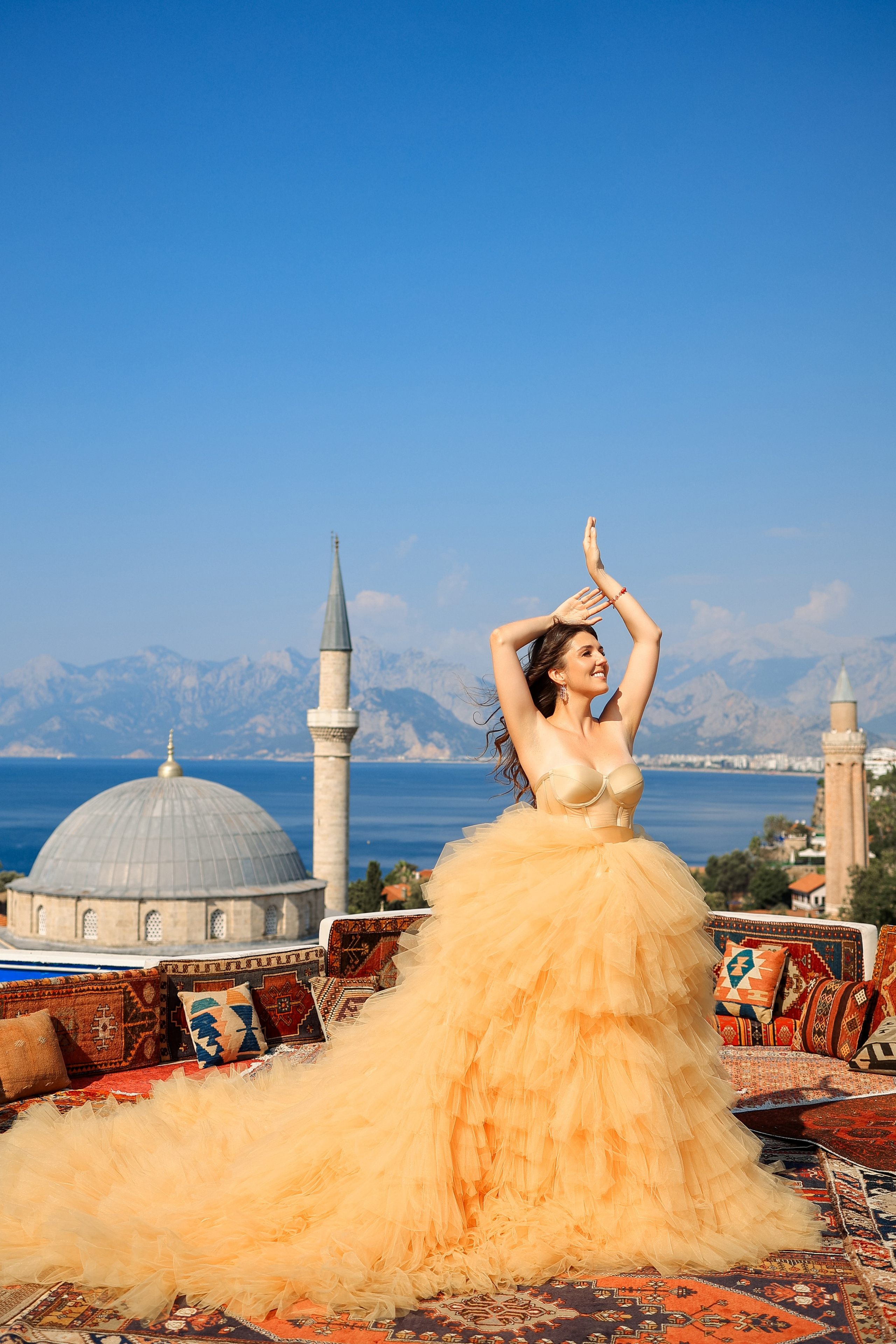 Flying dresses for rent. Photographer in Turkey, Antalya, Kemer, Belek, Side, Kas, Fethiye