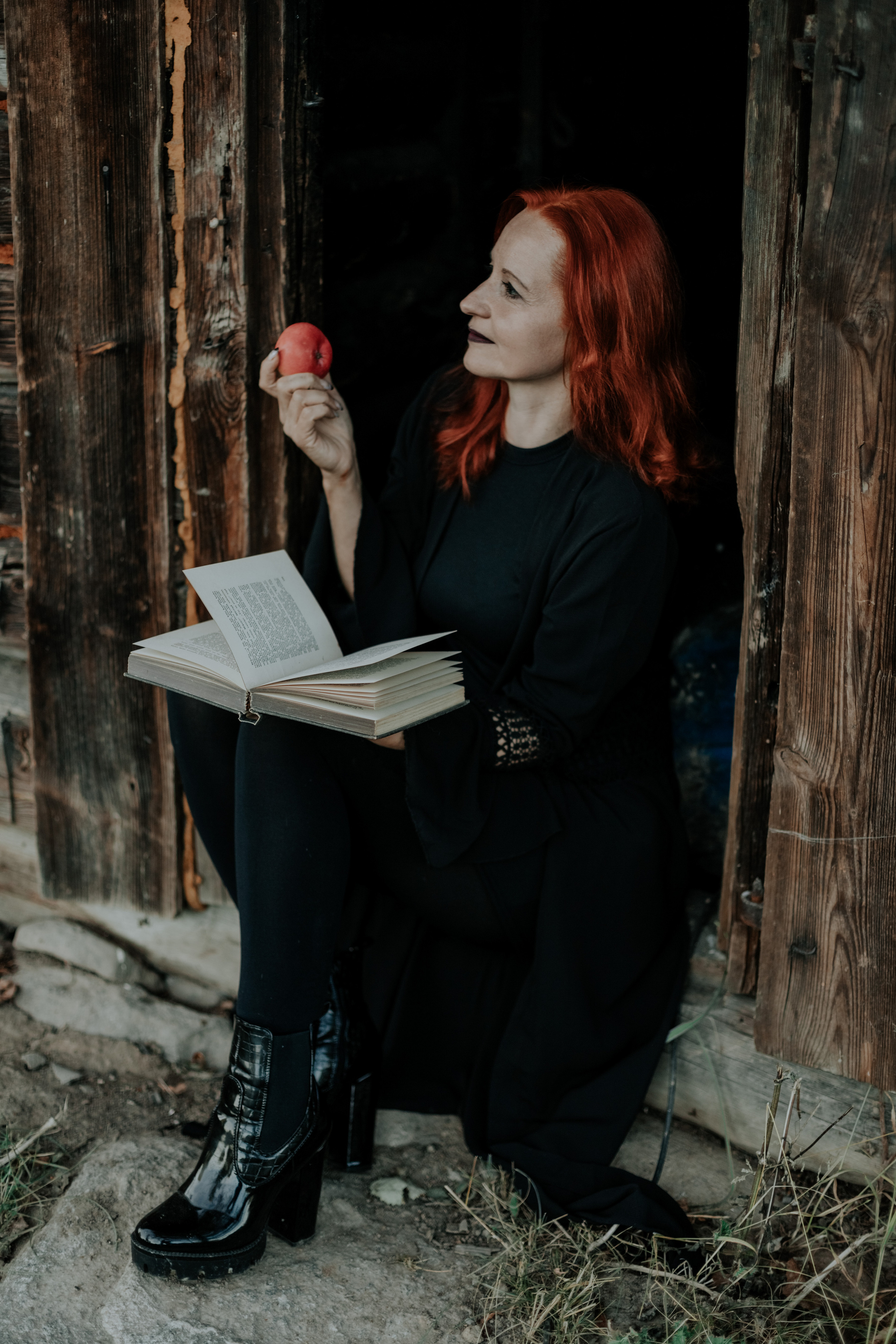 Mazliet burvības. Jūsu fotogrāfs - Iveta Marčenoka