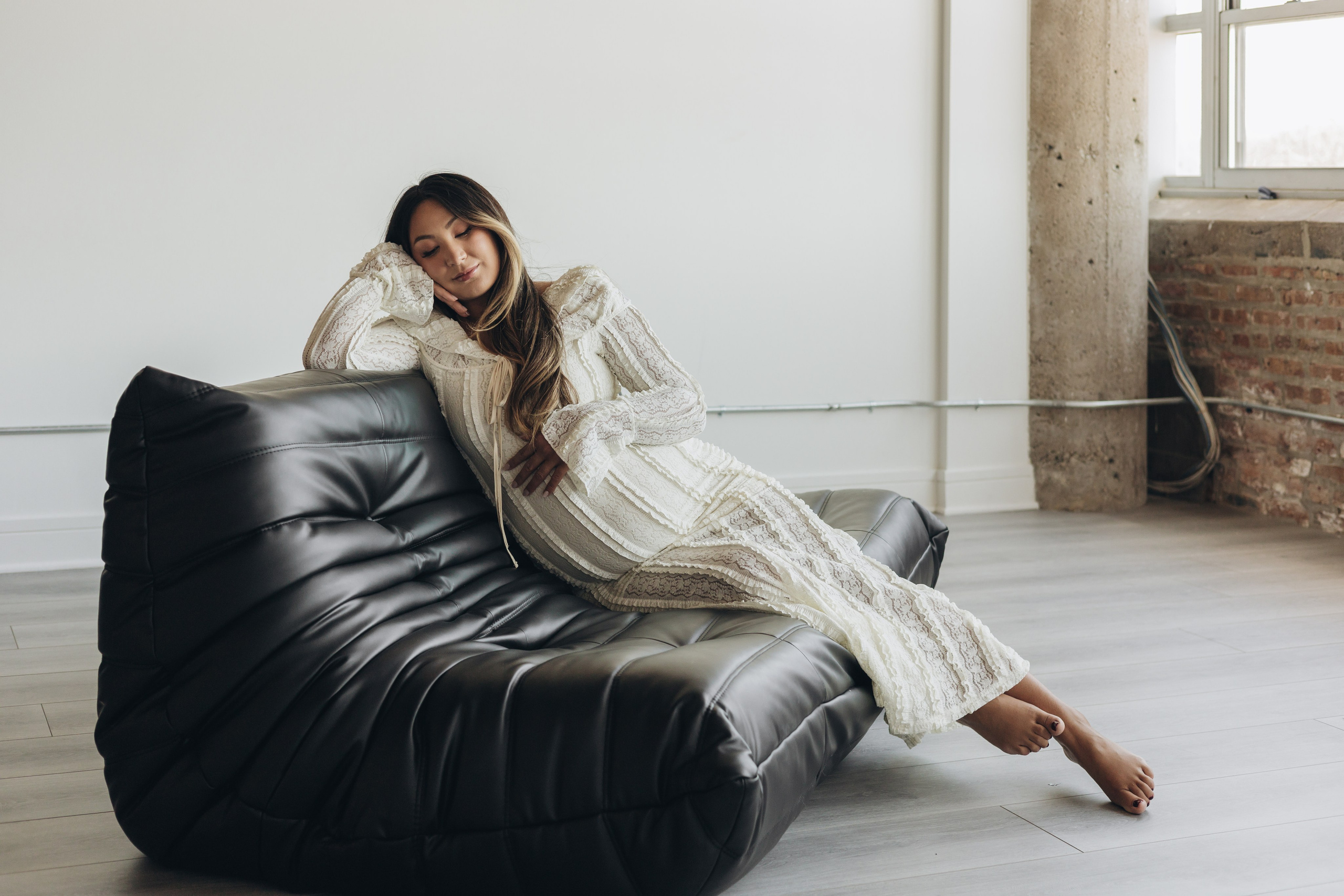 Elegant maternity portraits in chicago