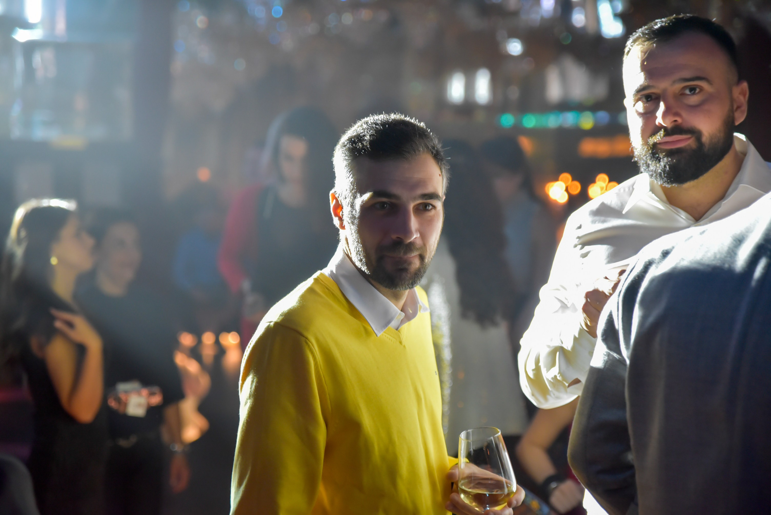 Fotograf corporate, sedinta foto business, pret fotograf corporate, Servicii Profesionale pentru Evenimente de Business, Portrete business, fotografii pentru evenimente organizate de companii, fotografie de produs, Poze business bucuresti, Fotografii profesionale bucuresti,Fotografii portret profesionale