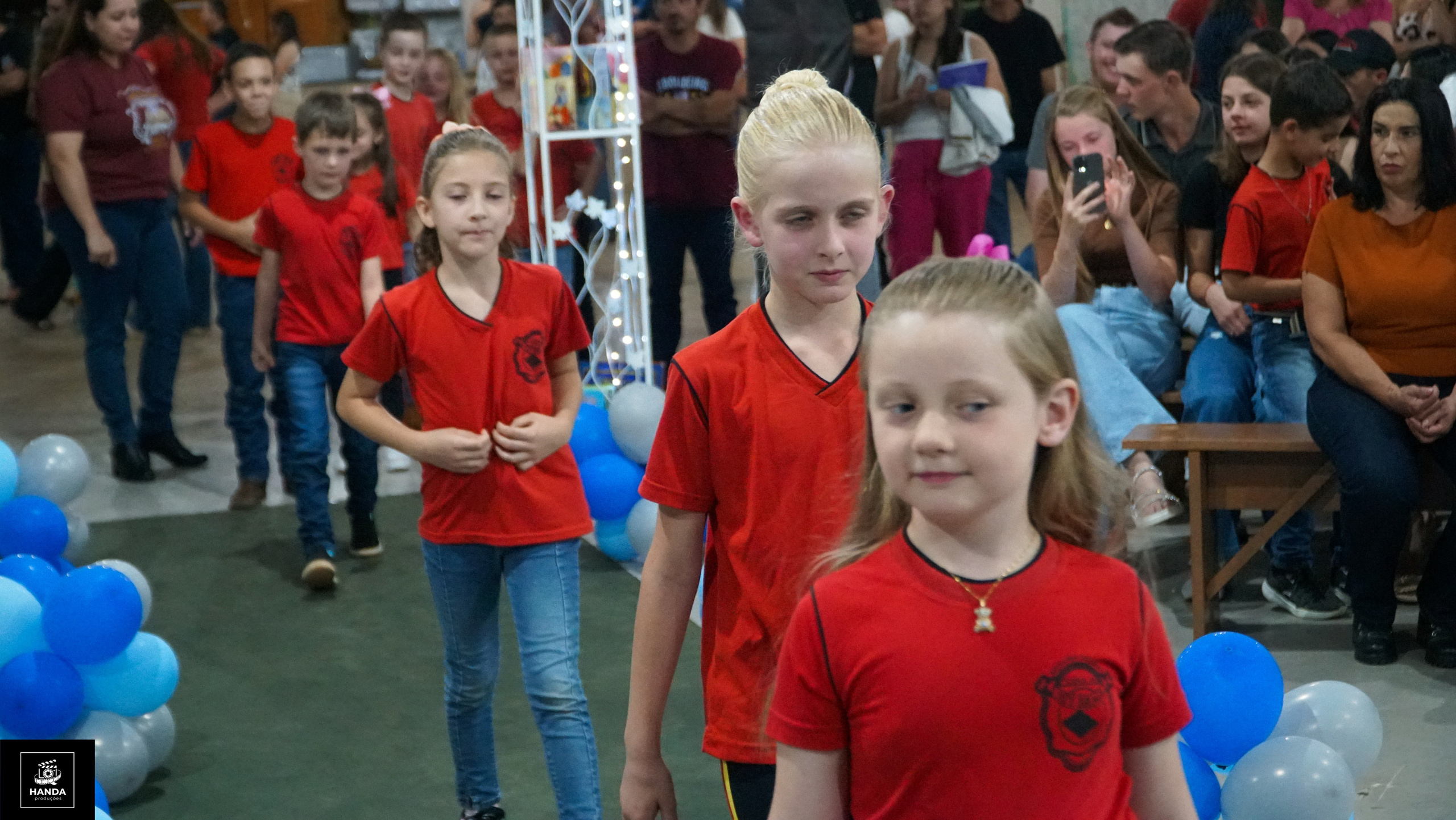 Noite autógrafos colégio Aurélio Buarque de Holanda. Handa Produções