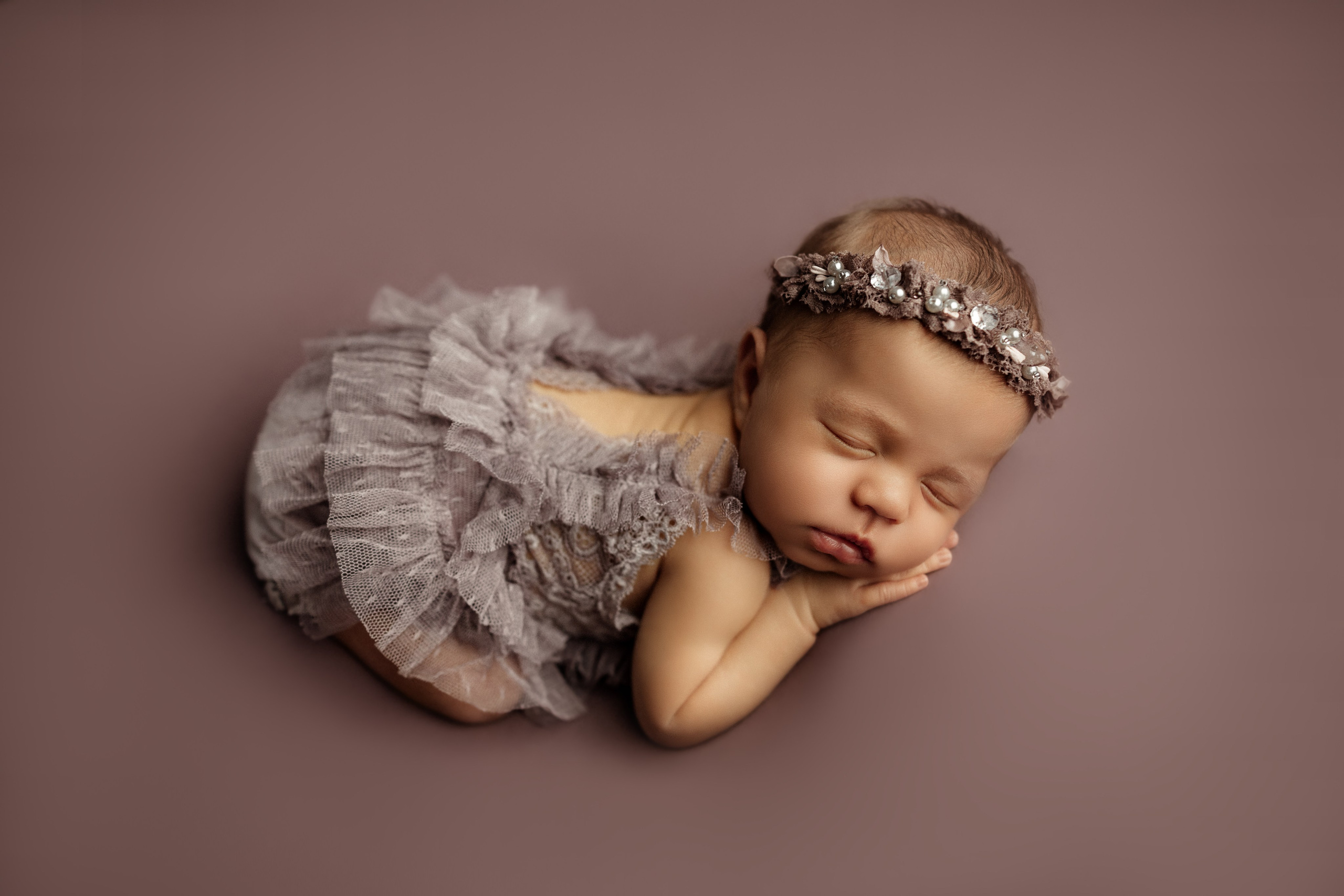 Newborn Classic. Newborn, kids, family photographer based near Zurich, Switzerland