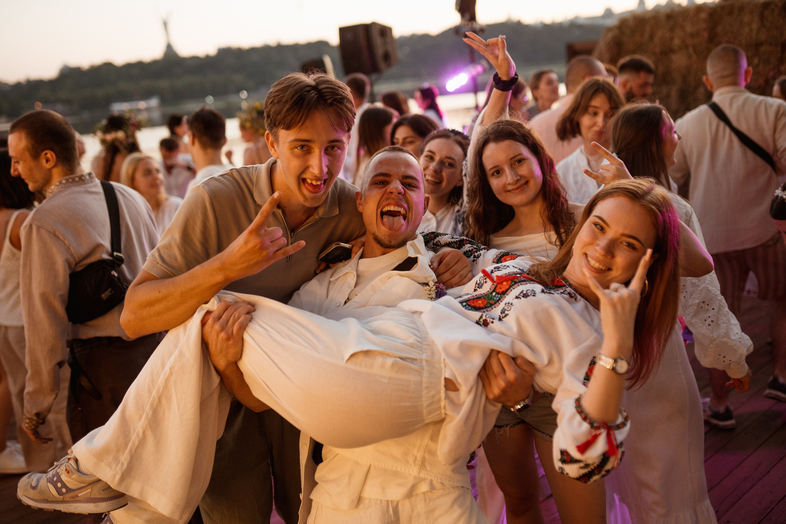 Milk Bar Party. Kostiantyn Holinchenko. Reportage and portrait photographer