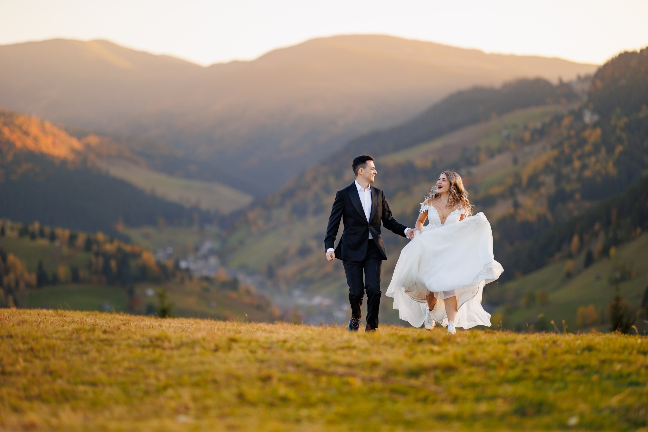Sedinta foto Trash the dress/After wedding la munte. Fotograf nunta Bucuresti - Manu Ivanciu