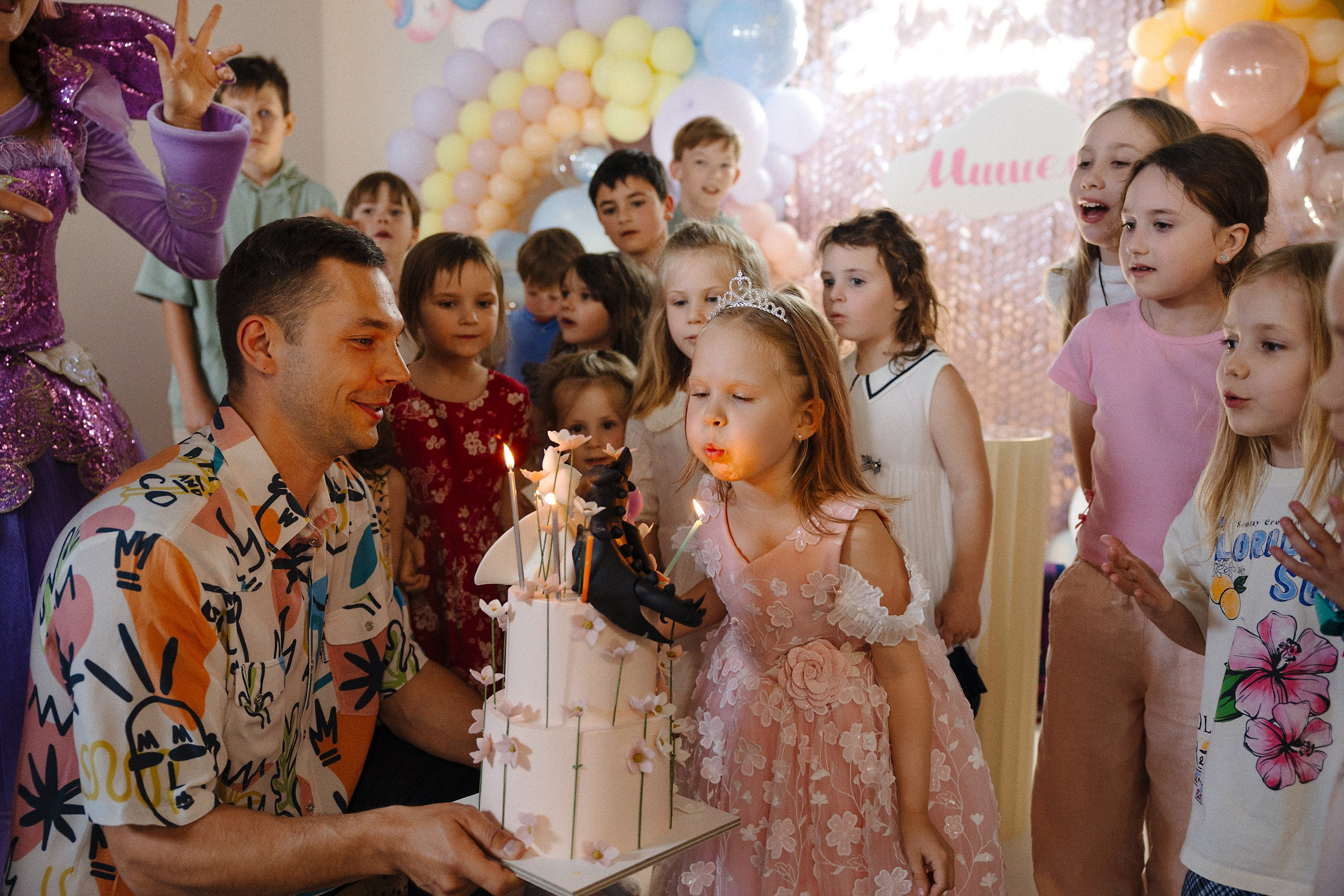 Фотосъёмка детского дня рождения 6 лет — Беззубик, Единорог и волшебная комната с Лабубу. Евгений Тимофеев | Свадебный и контент-фотограф и видеограф в Риге