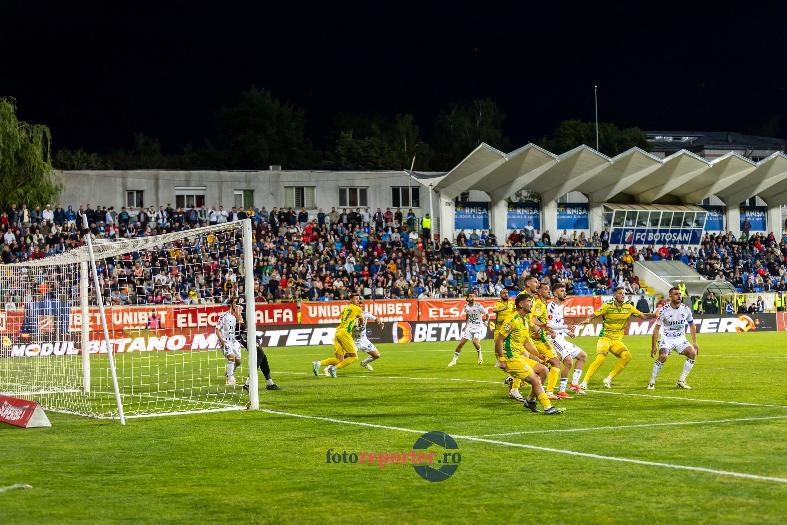 Galerie Foto: FC Botoșani vs. CS Mioveni - Pe 17 mai 2024, am fost martorii unei partide incredibile între FC Botoșani și CS Mioveni, în prima manșă a barajului pentru evitarea retrogradării. În fața unui stadion plin de emoție și speranță, echipa noastră a obținut o victorie importantă, cu un gol marcat de Aldair în minutul 93. 💪 *FC Botoșani 1-0 CS Mioveni*⚽️ Urmăriți momentele cheie ale meciului și bucuria suporterilor în această galerie foto! Pregătiți-vă pentru meciul de retur de pe 24 mai, când vom lupta din nou pentru a rămâne în prima ligă.#FCBotoșani #CSMioveni #BarajRetrogradare #ForzaBotoșani 