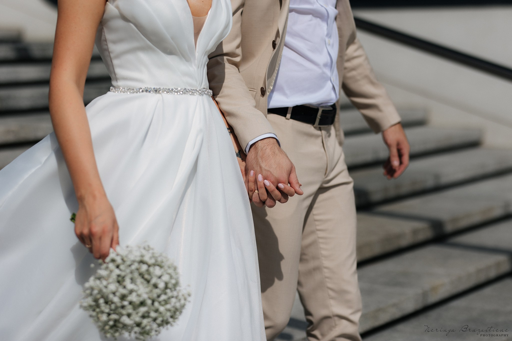 Vestuvinė fotosesija Kaune, Vienybės aikštėje, prie Lietuvos banko