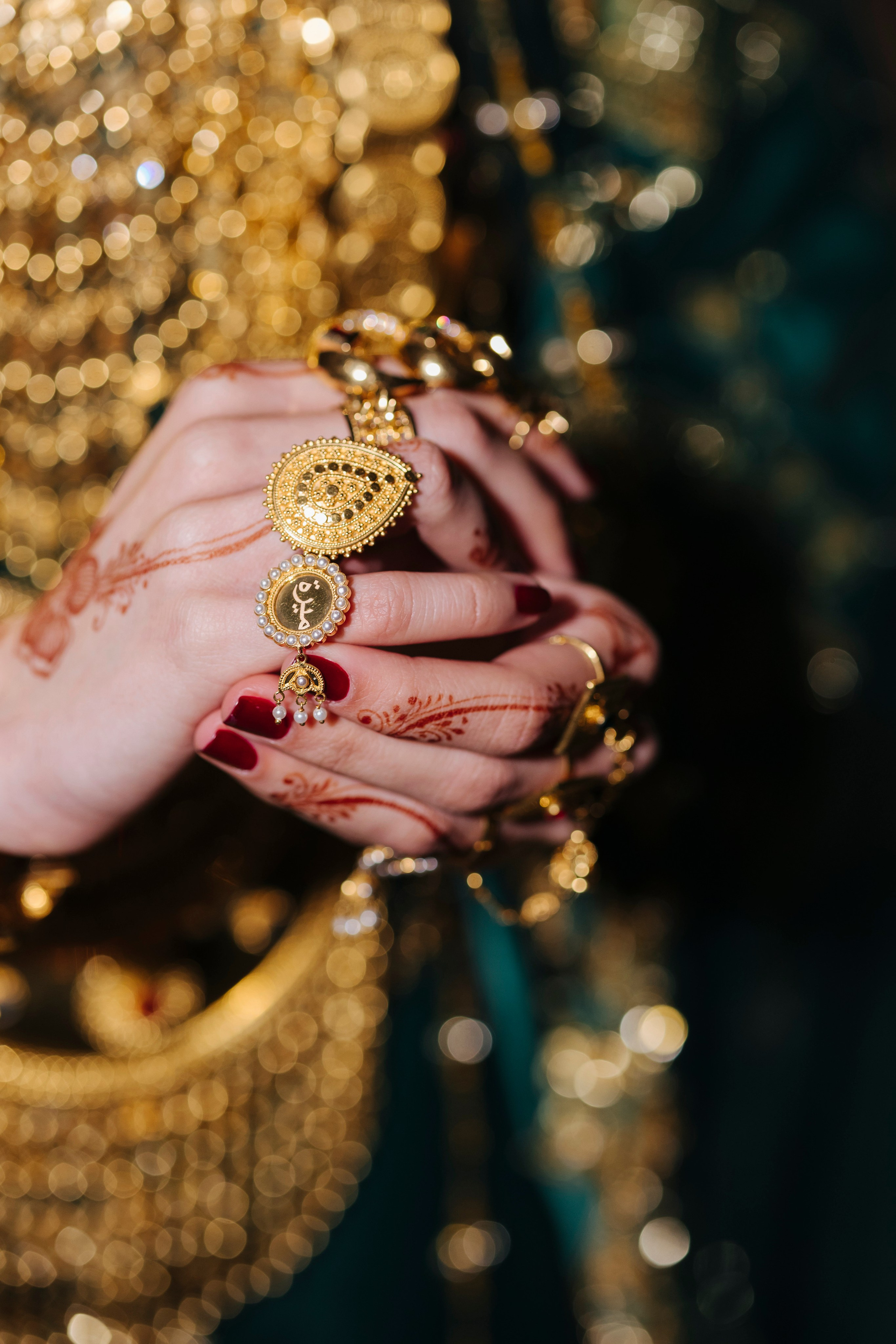 Meera Henna. Wedding, Maternity & Family Photographer in Dubai, UAE & Worldwide