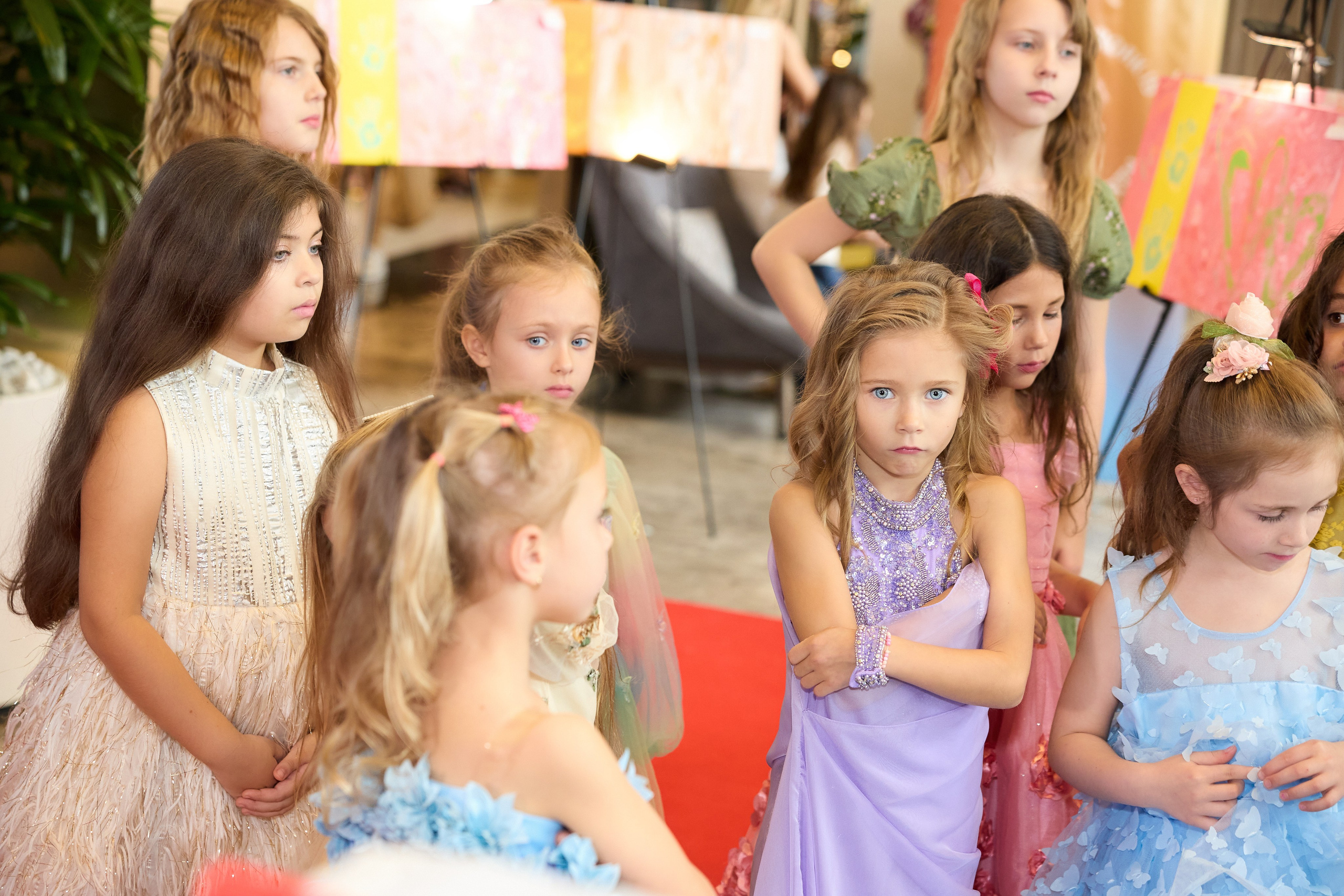 Авторская благотворительная художественная выставка Дианы Бортник. Фотограф Юлия Маковеева