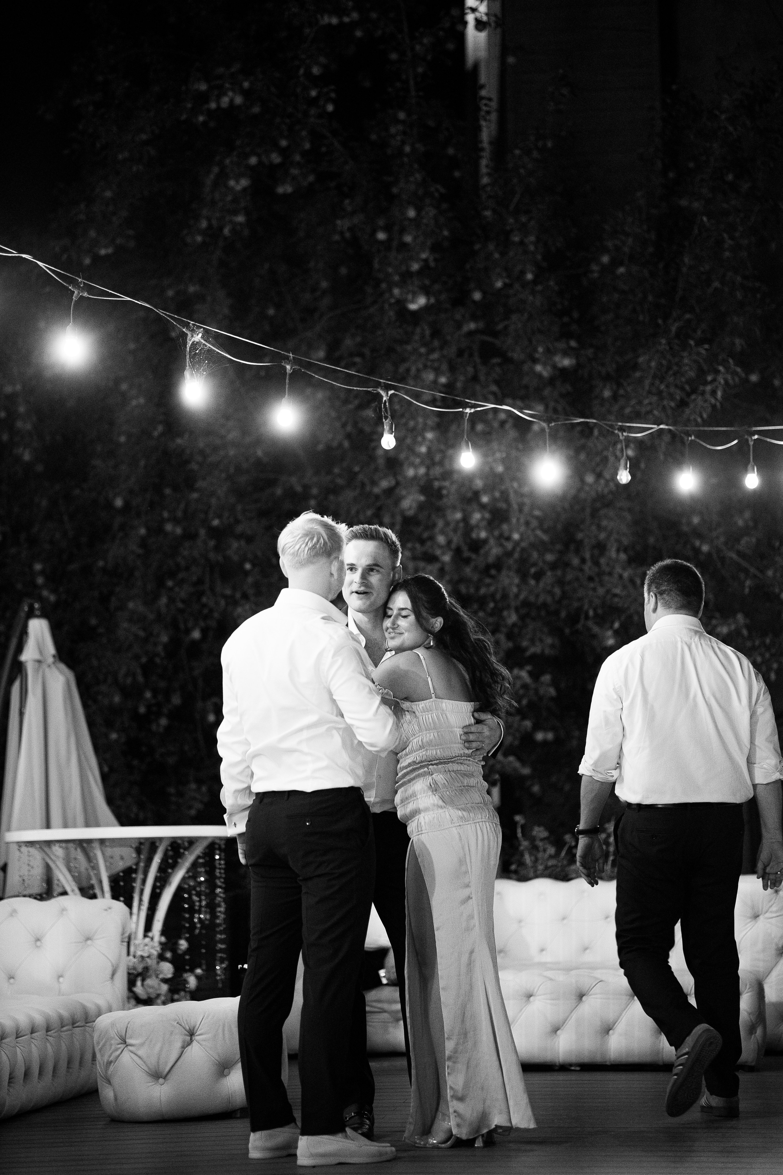 Thomas & Suyumbika. Главная