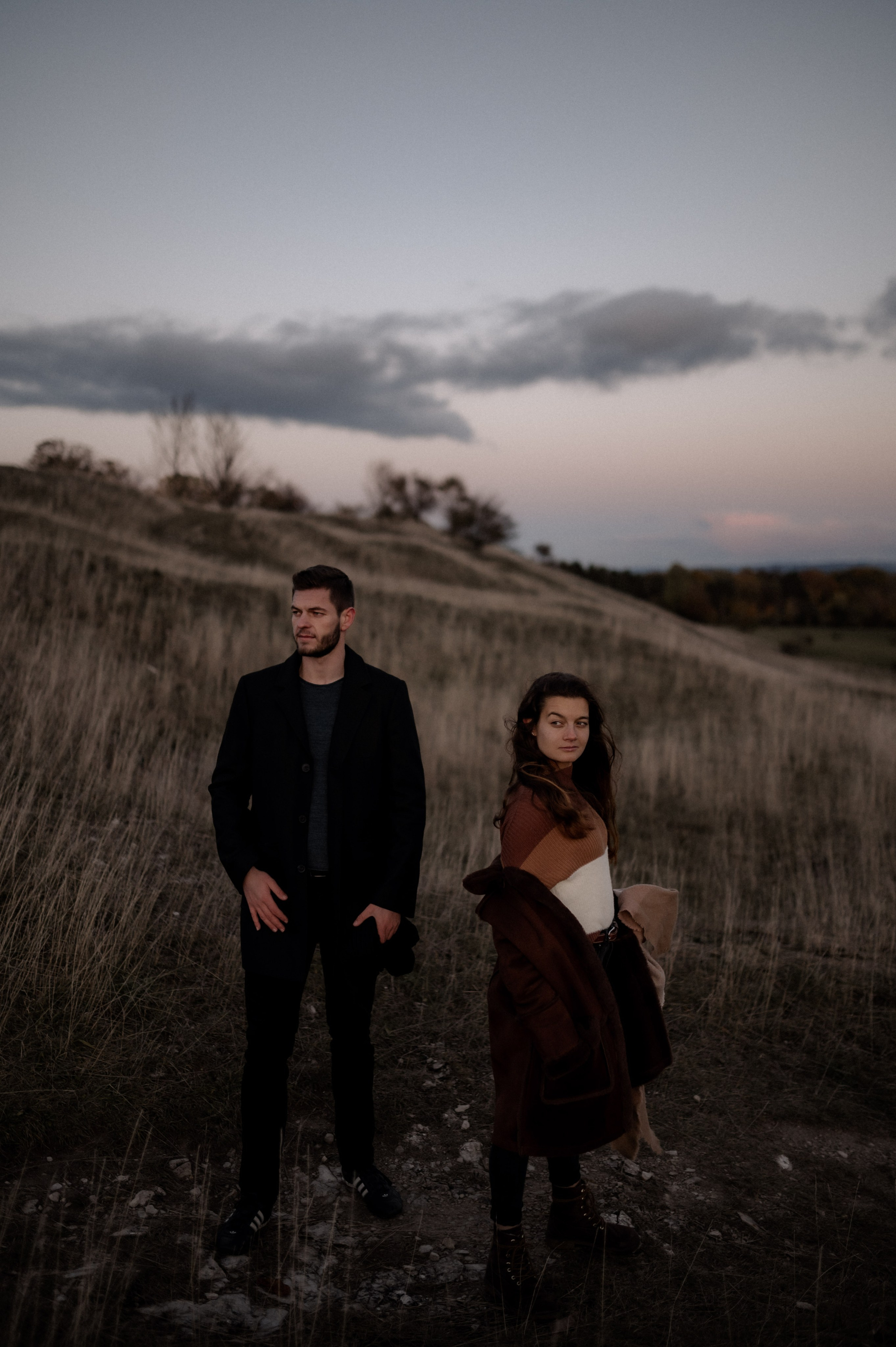 Wenn der Wind flüstert | Paarshooting am Gelben Berg. Photographer in Nuremberg Irina Mehnert from Ansbach