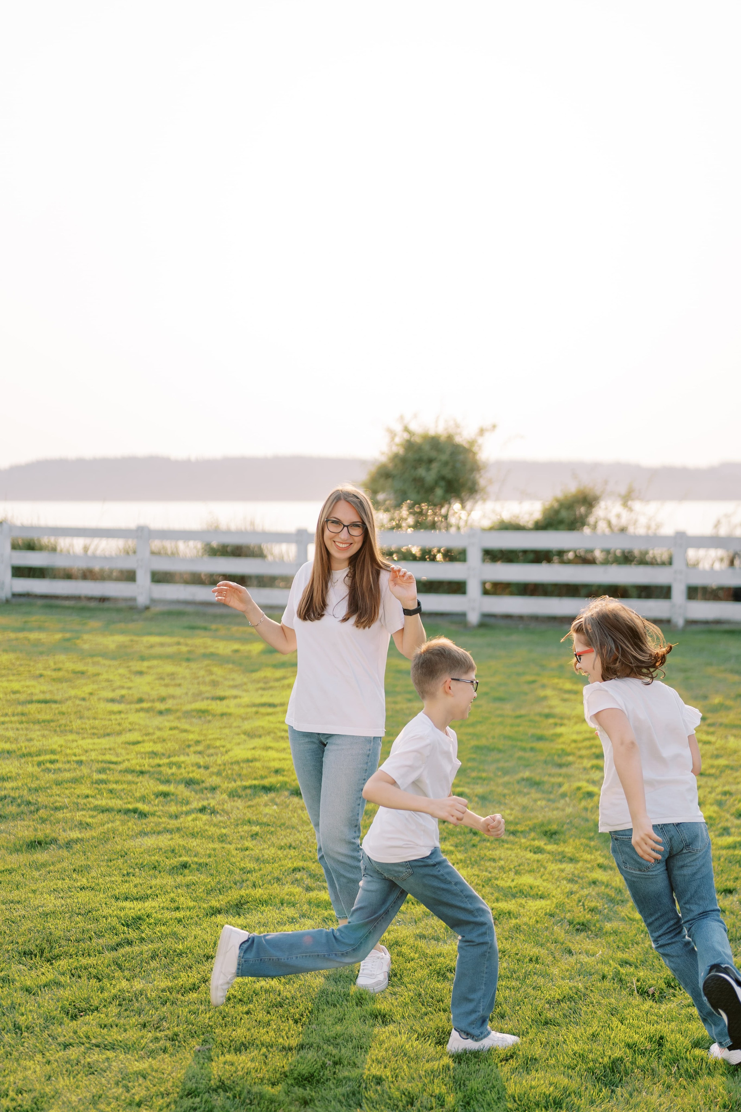 Family photoshoot. Vitalina with her family. August 2024. Lighthouse in Mukilteo. EVAN ARISTOV WEDDING PHOTOGRAPHY — Seattle Wedding Photographer