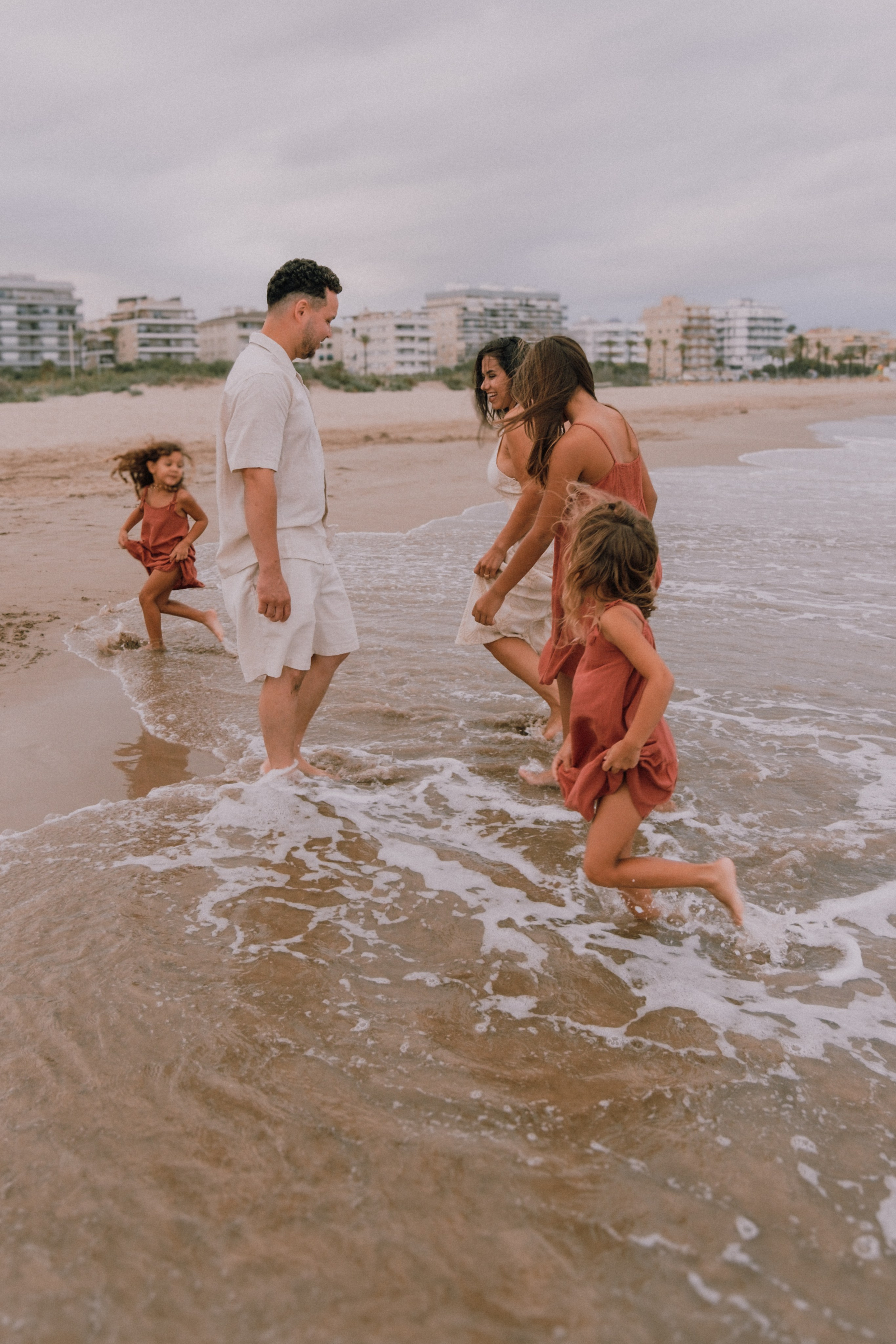 Семейная фотосессия на пляже. Профессиональная фотосъемка в Калафелле — Елена Медведева