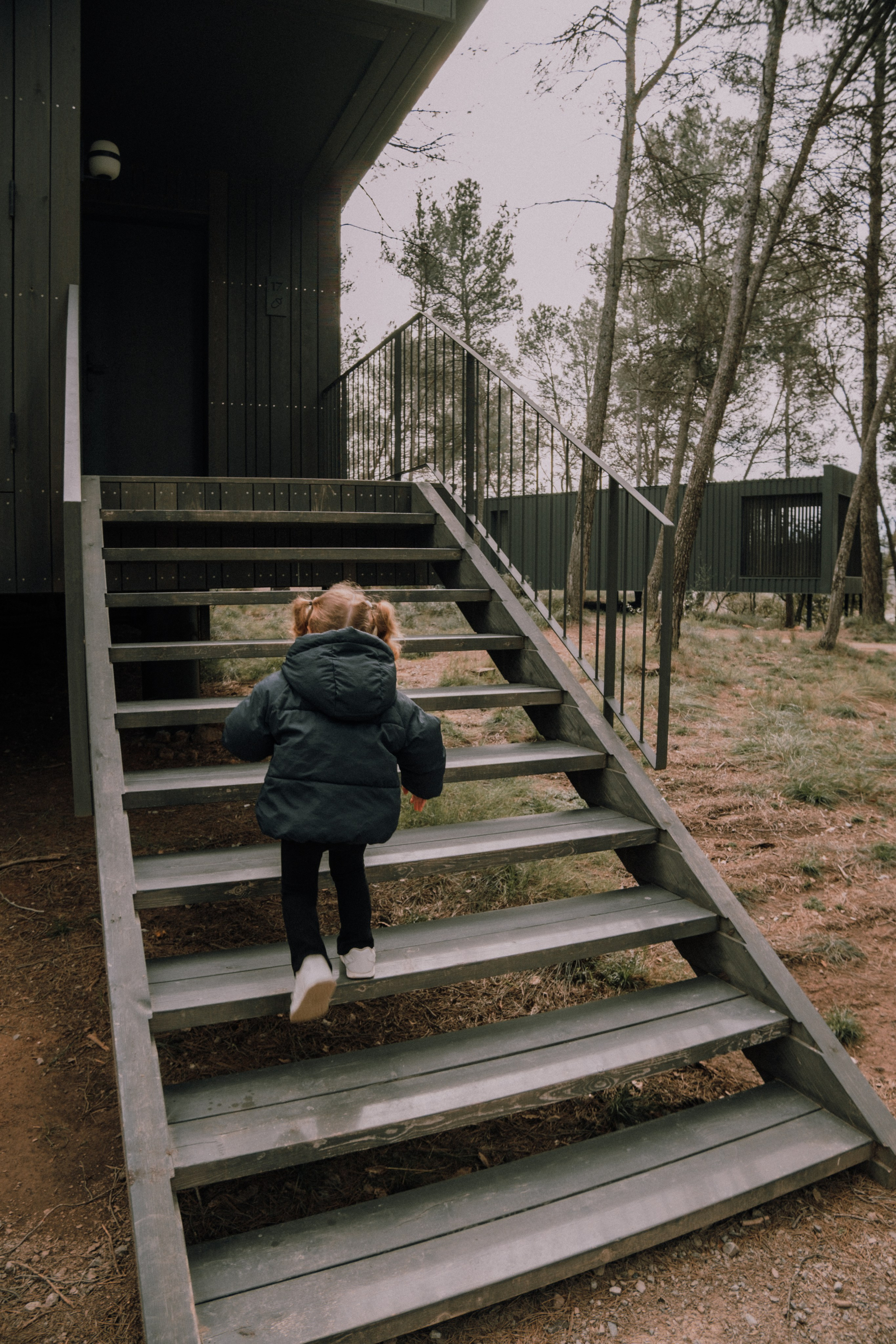 Sesión familiar en el bosque. Fotografía profesional en Calafell - Elena Medvedeva