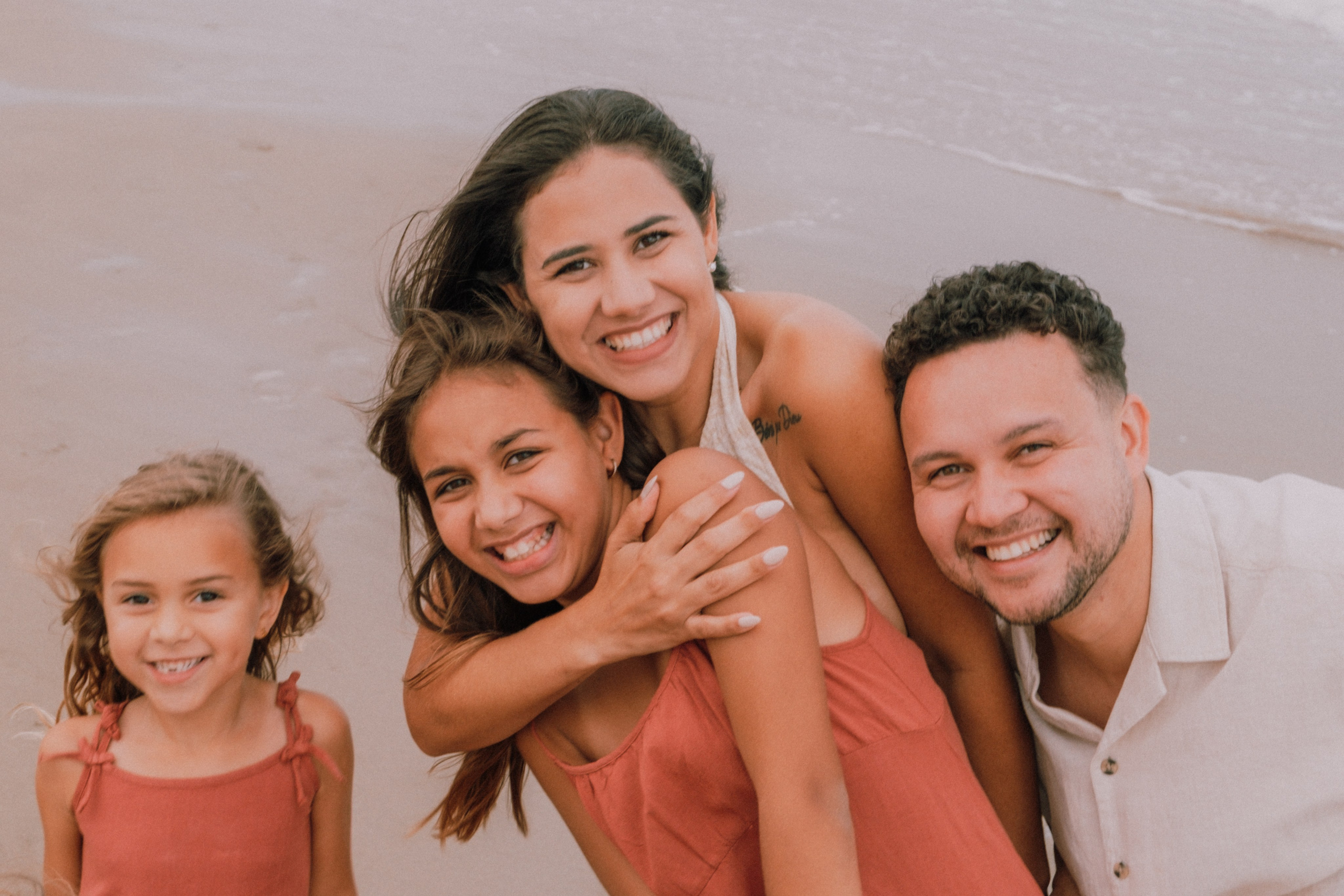 Семейная фотосессия на пляже. Профессиональная фотосъемка в Калафелле — Елена Медведева