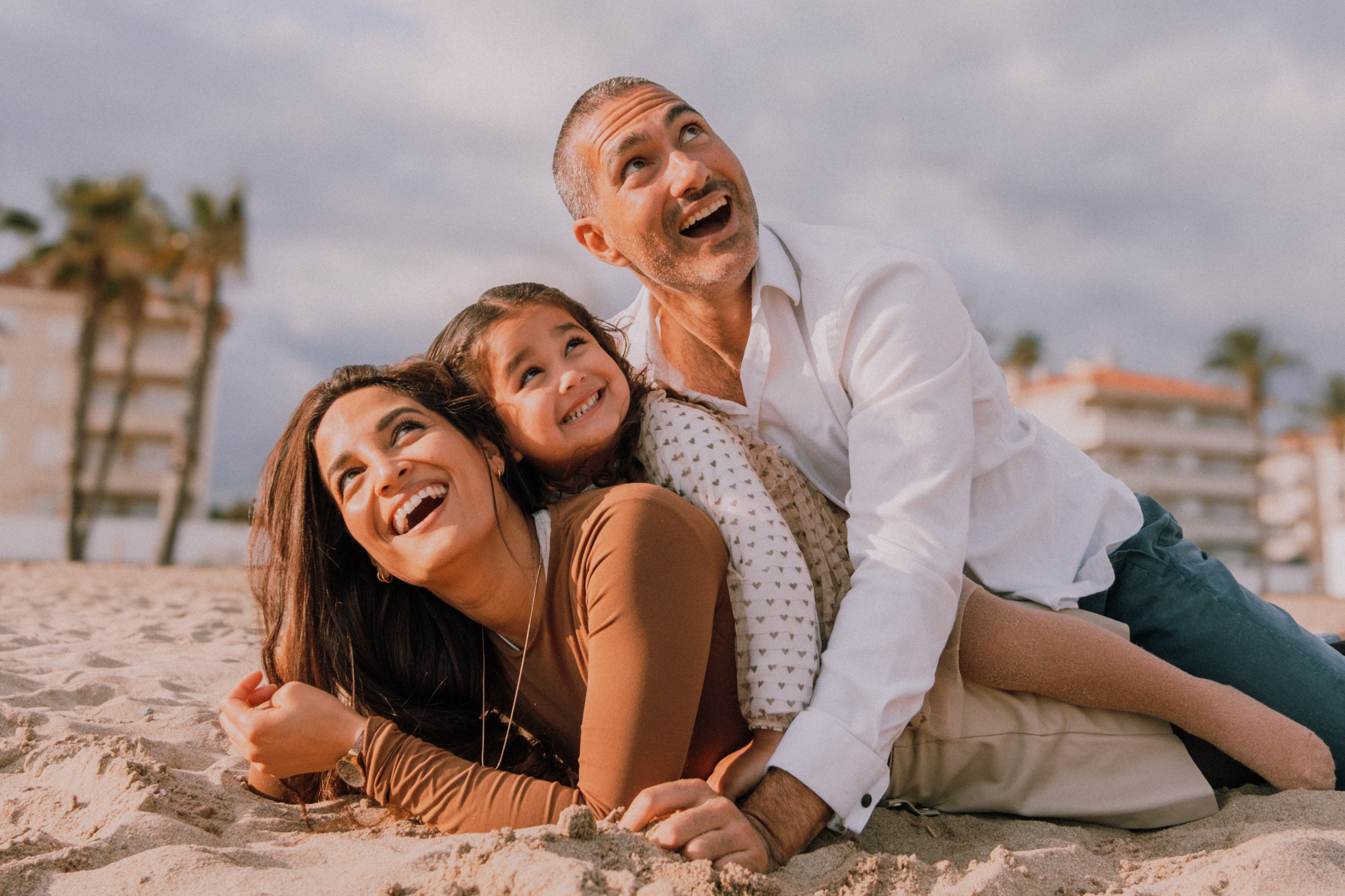 Sesión familiar en la playa. Fotografía profesional en Calafell - Elena Medvedeva