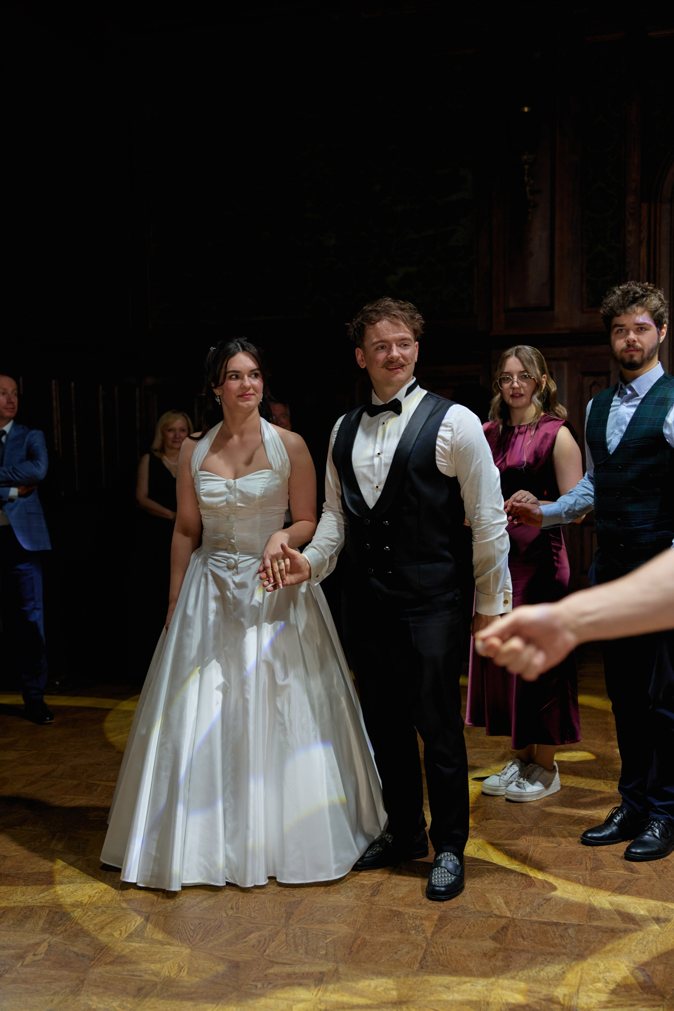 Wiktoria & Kacper. Pałac Goetz. Fotograf ślubny i rodzinny w Krakowie Yana Klymova