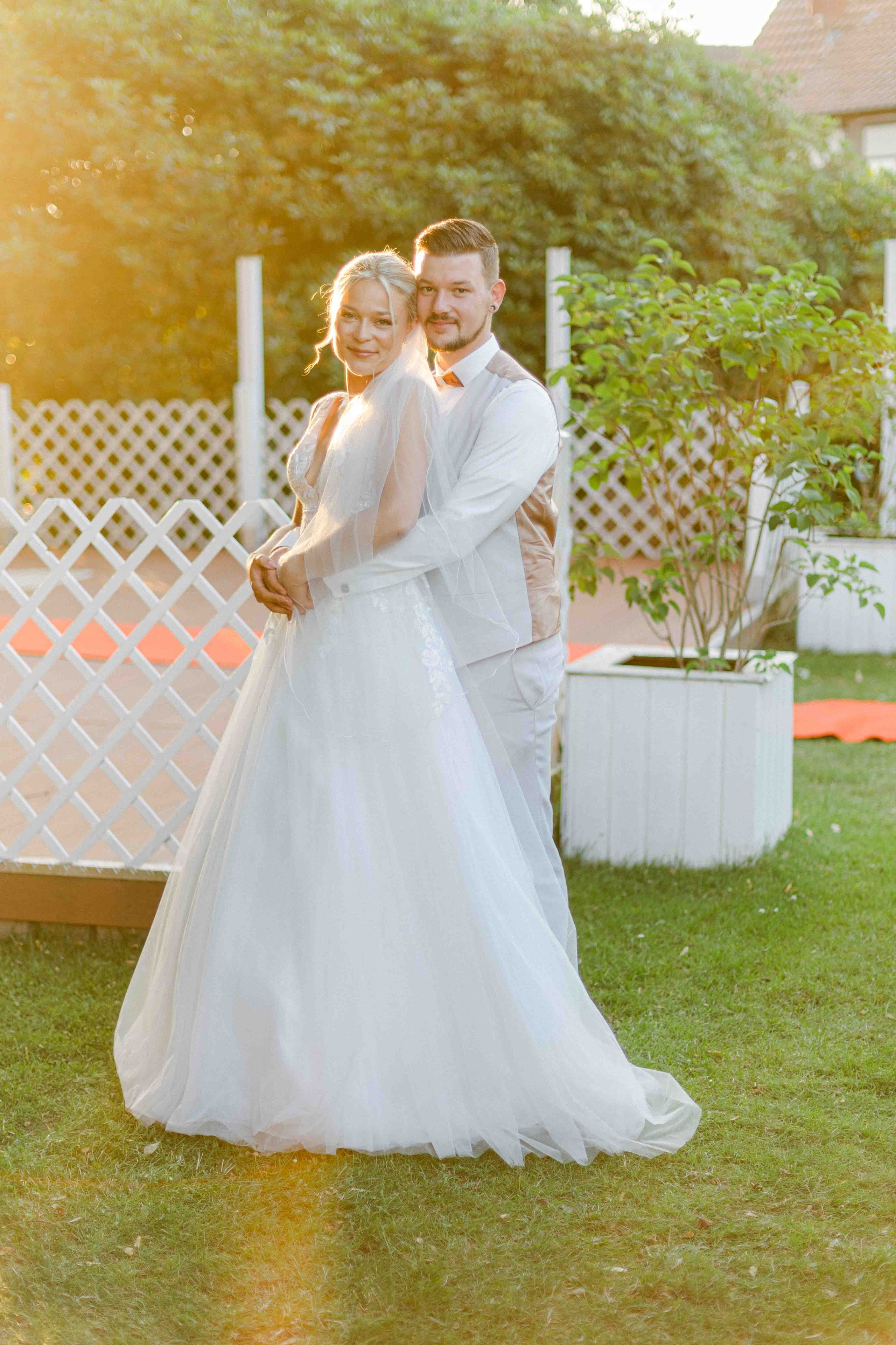 brautpaar bei ihrer hochzeit im ak happiness 